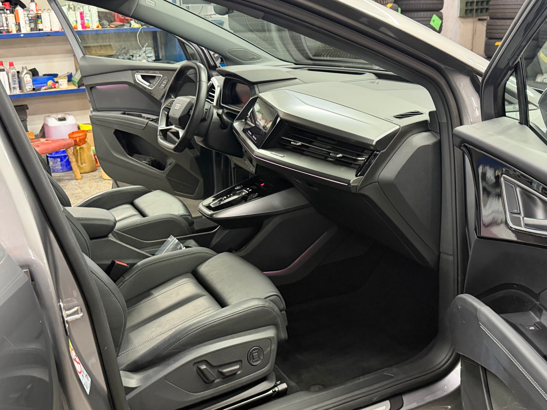 AUDI Q4 e-tron 50 quattro-image-14