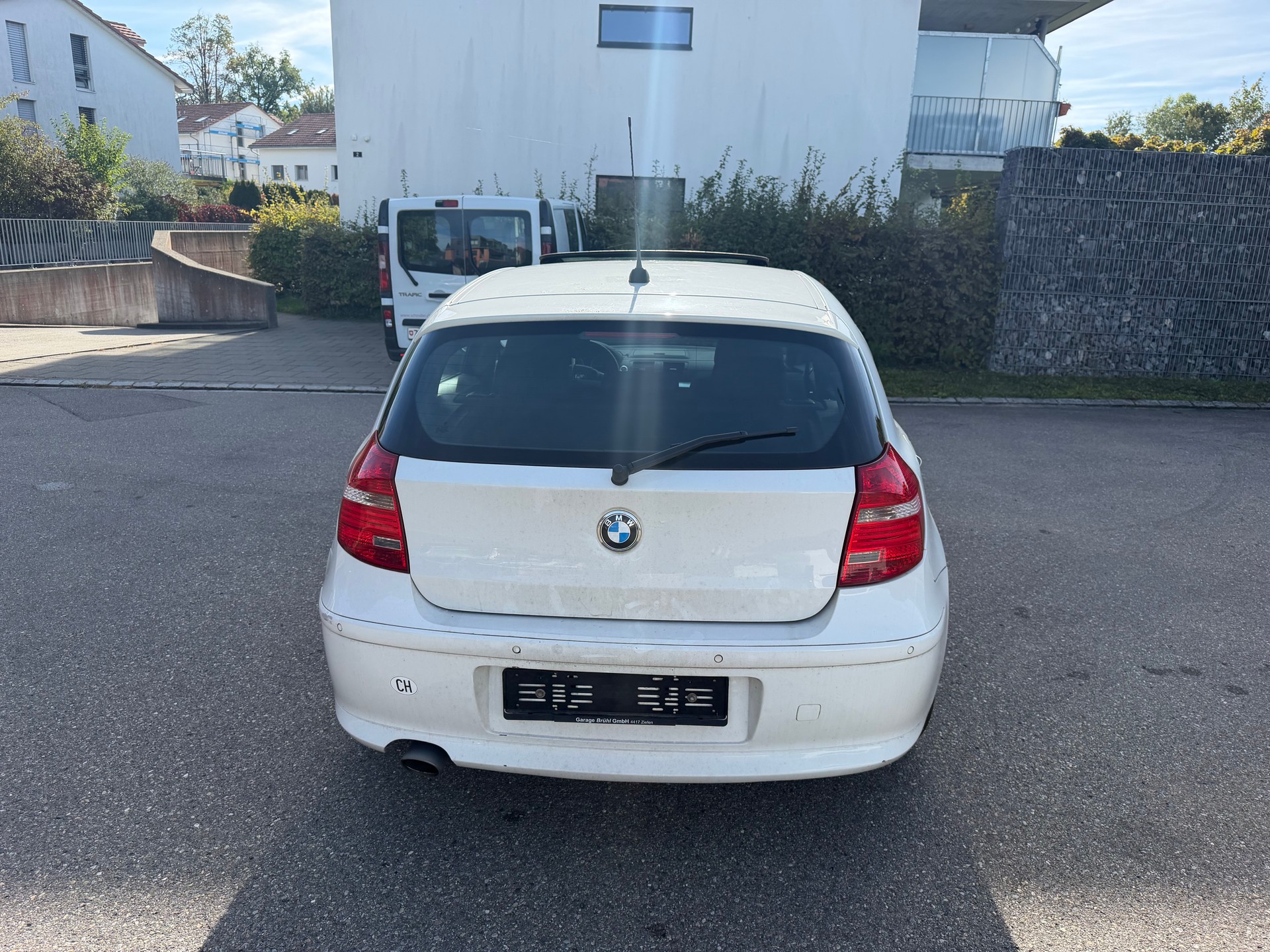 BMW 120d Dynamic Edition-image-3