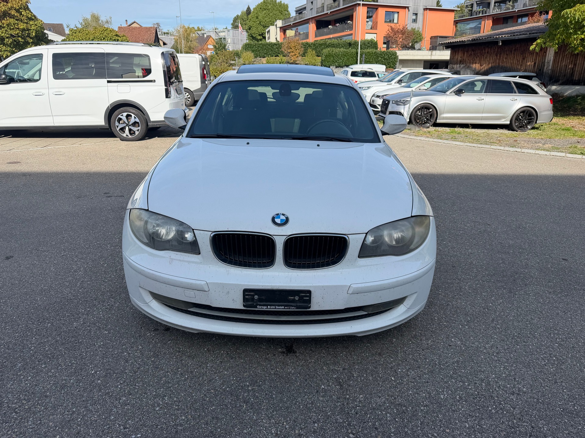 BMW 120d Dynamic Edition-image-2