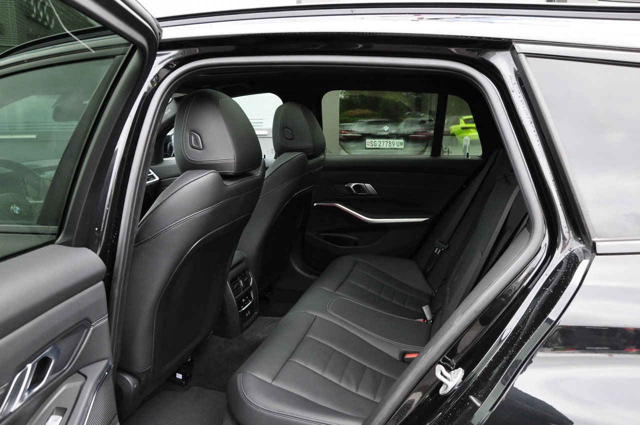 BMW M340i xDrive 48V Touring Steptronic M Sport Pro-image-18