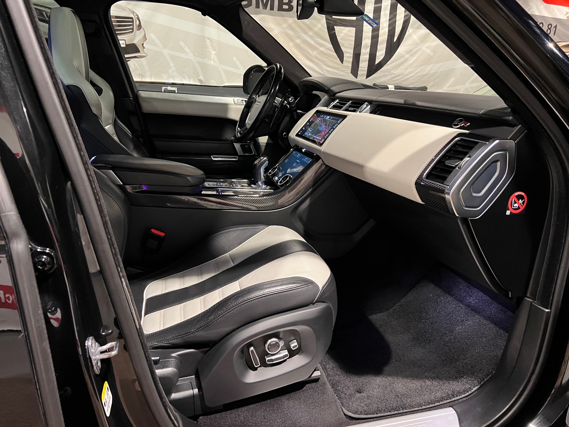 LAND ROVER Range Rover Sport 5.0 V8 SVR-image-13