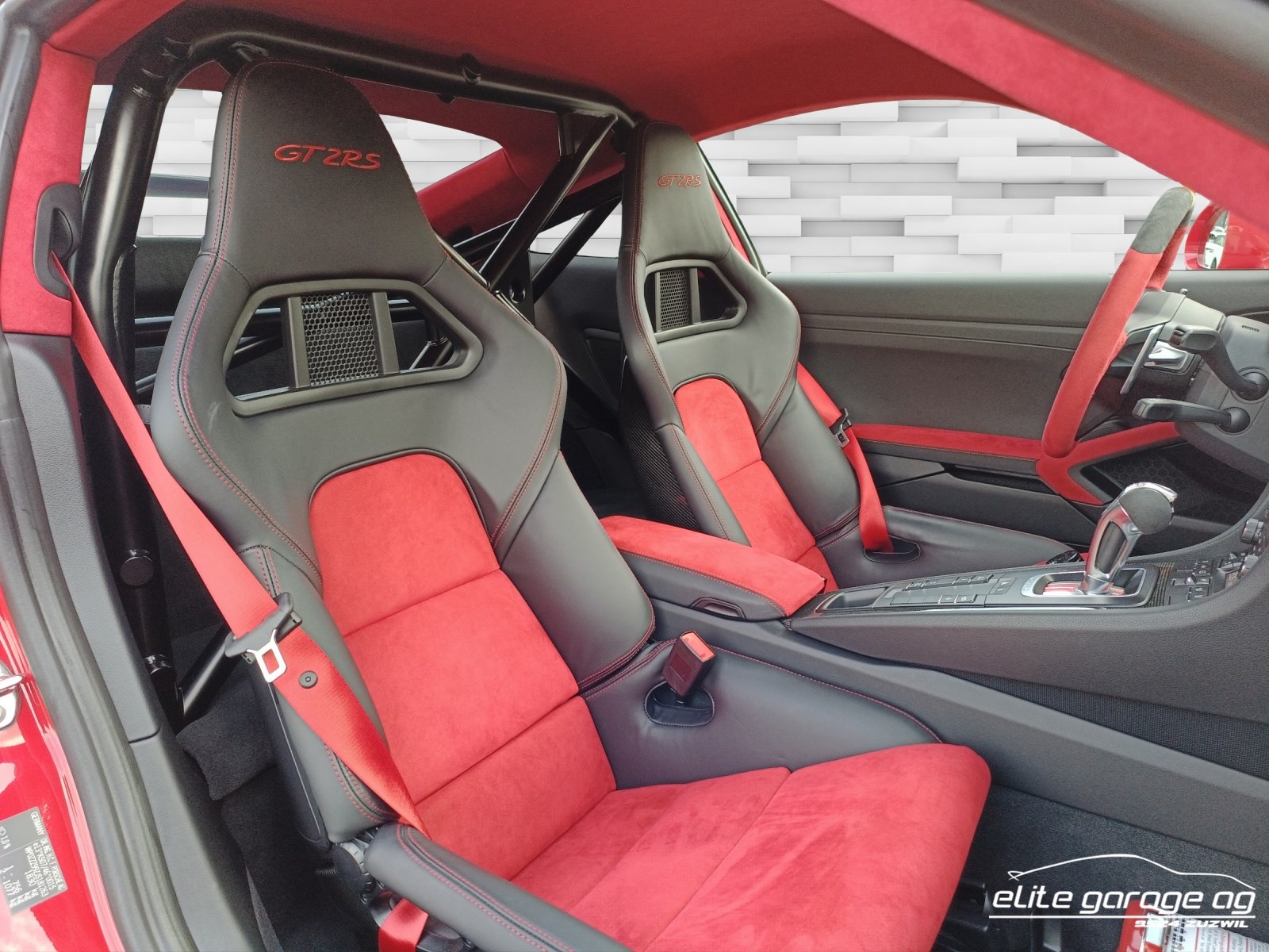 PORSCHE 911 GT2 RS PDK-image-12