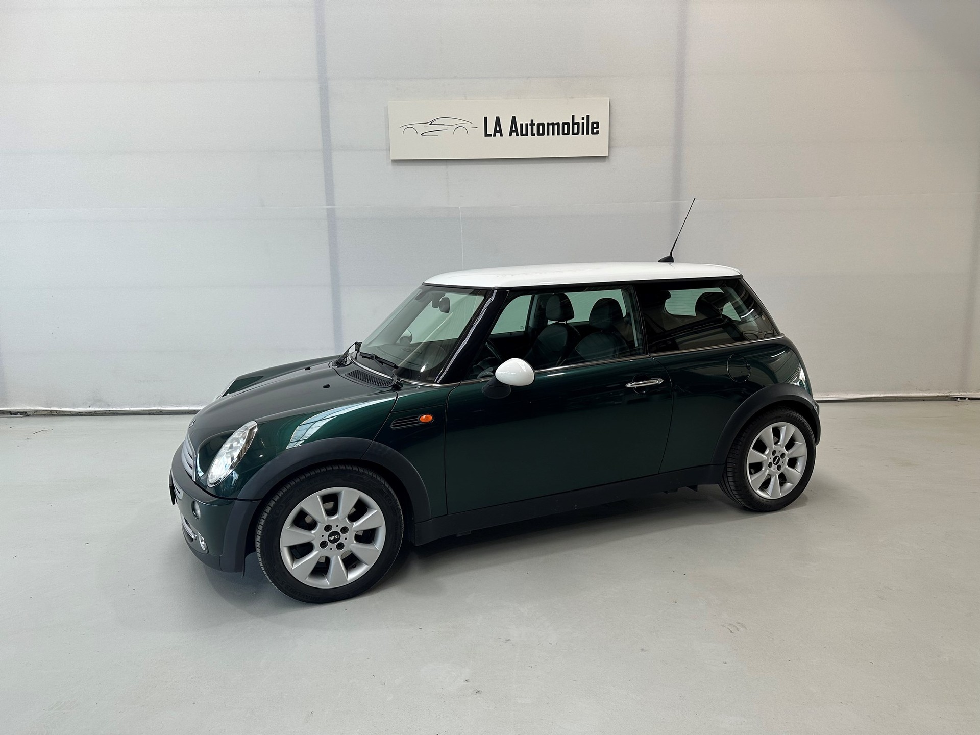 MINI Cooper-image-1