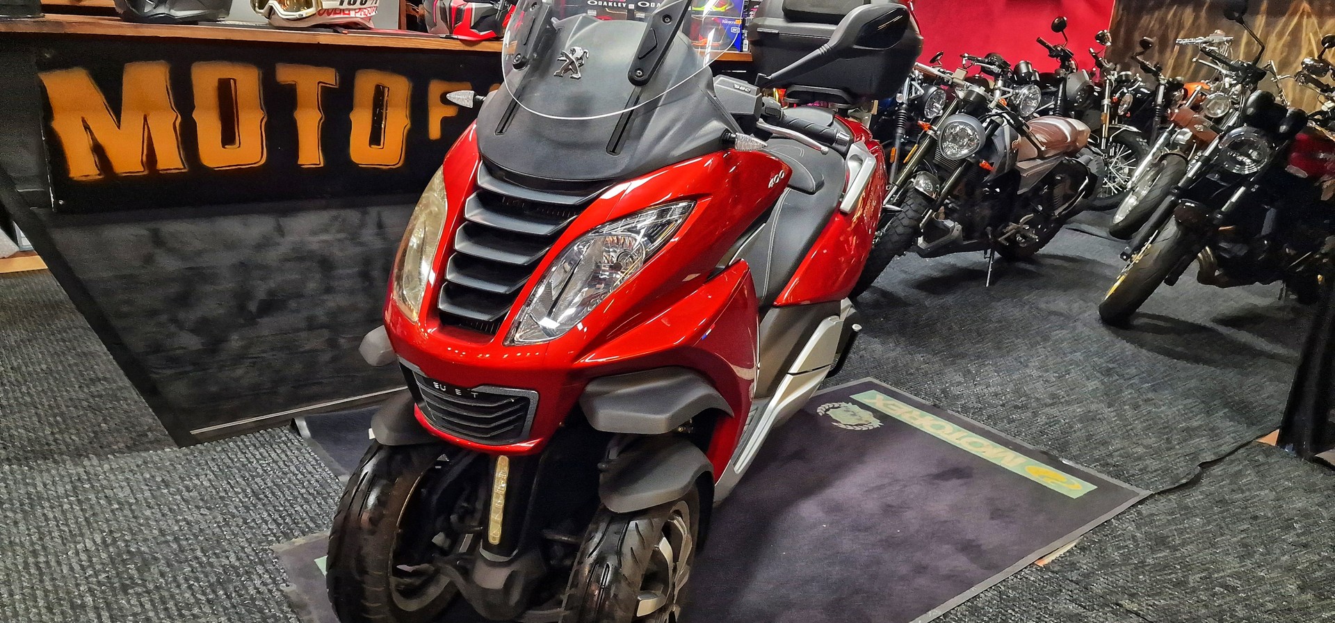 PEUGEOT Metropolis 400-image-8