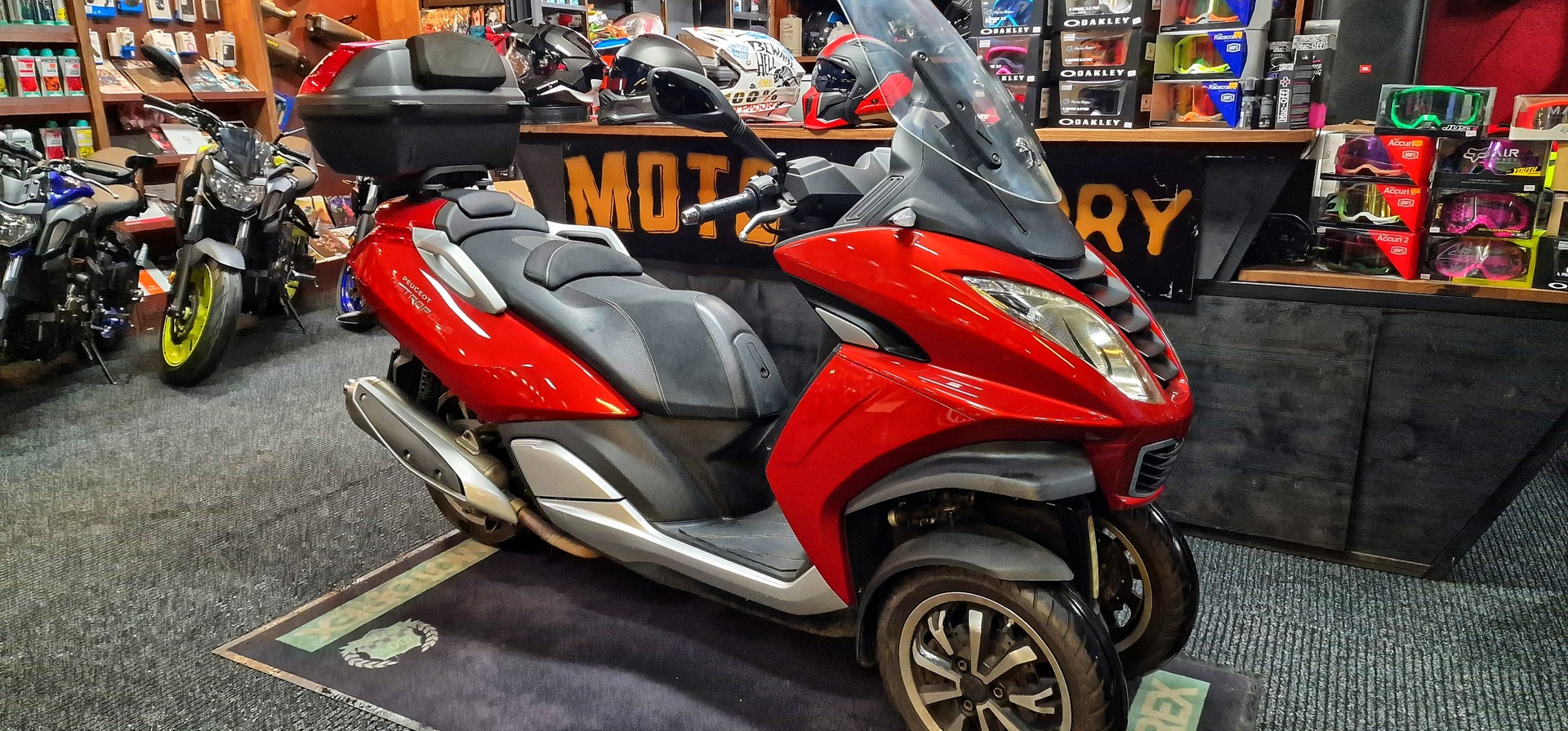 PEUGEOT Metropolis 400