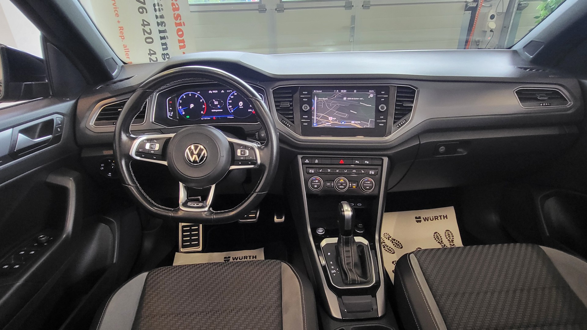 VW T-Roc Cabriolet 1.5 TSI EVO Black & White DSG-image-20