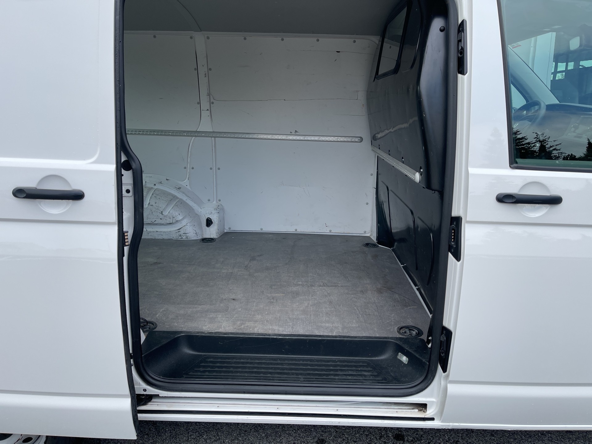 VW T6.1 2.0 TDI-image-8