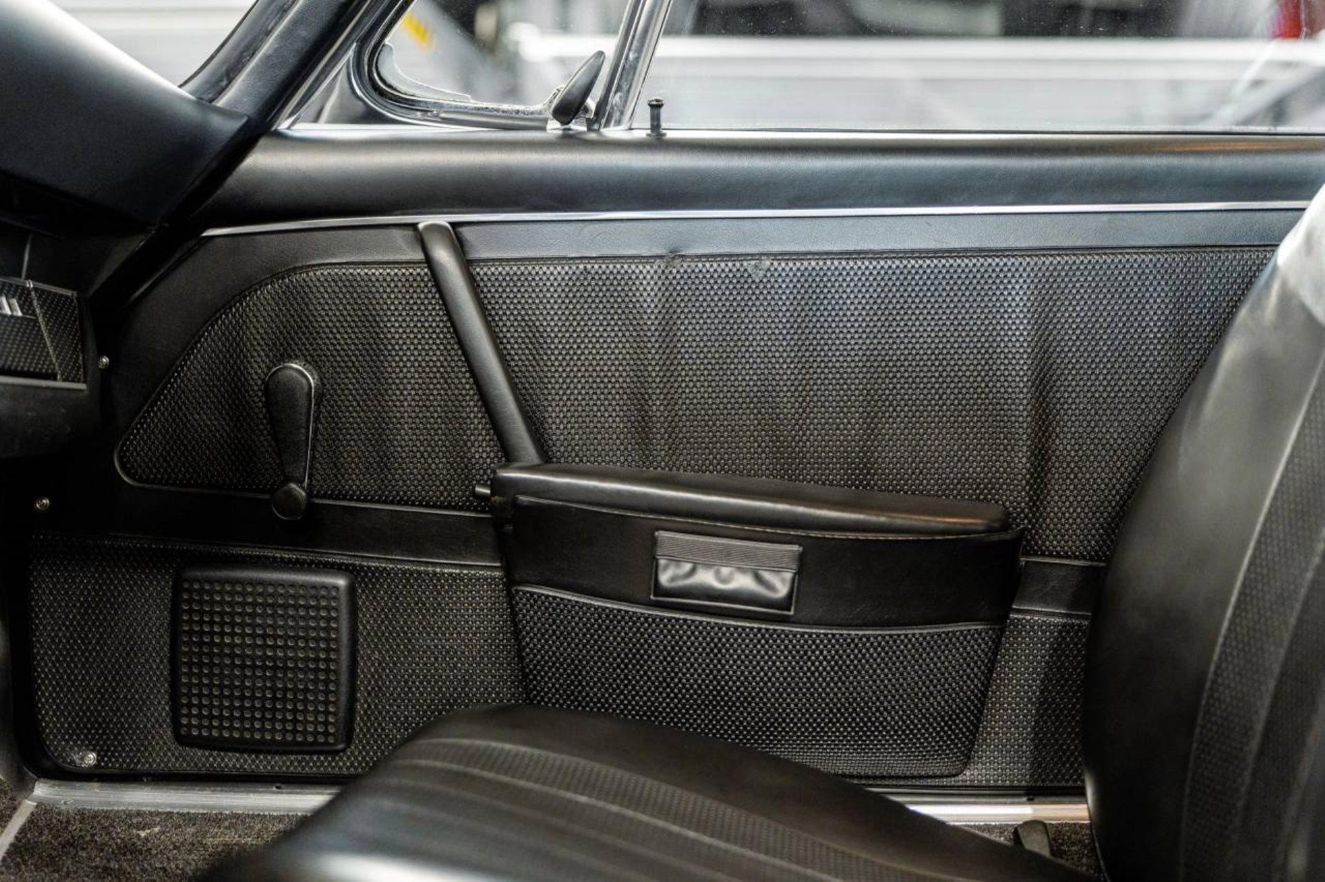 PORSCHE 911 L 2.0 Coupé-image-18