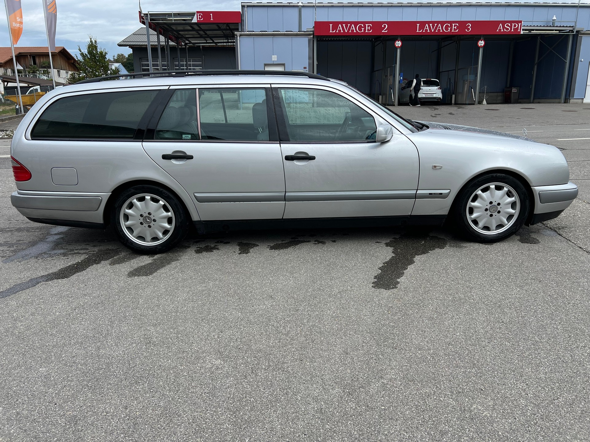MERCEDES-BENZ E 290 TD Classic-image-7