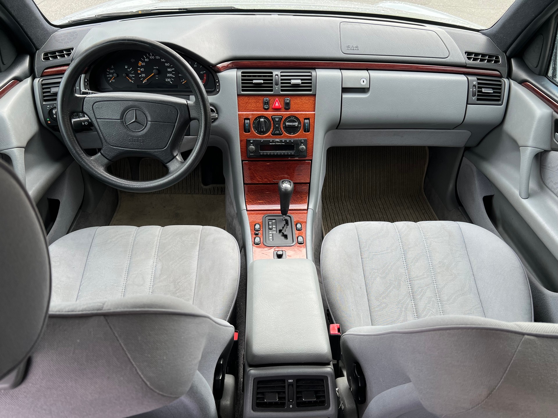 MERCEDES-BENZ E 290 TD Classic-image-10