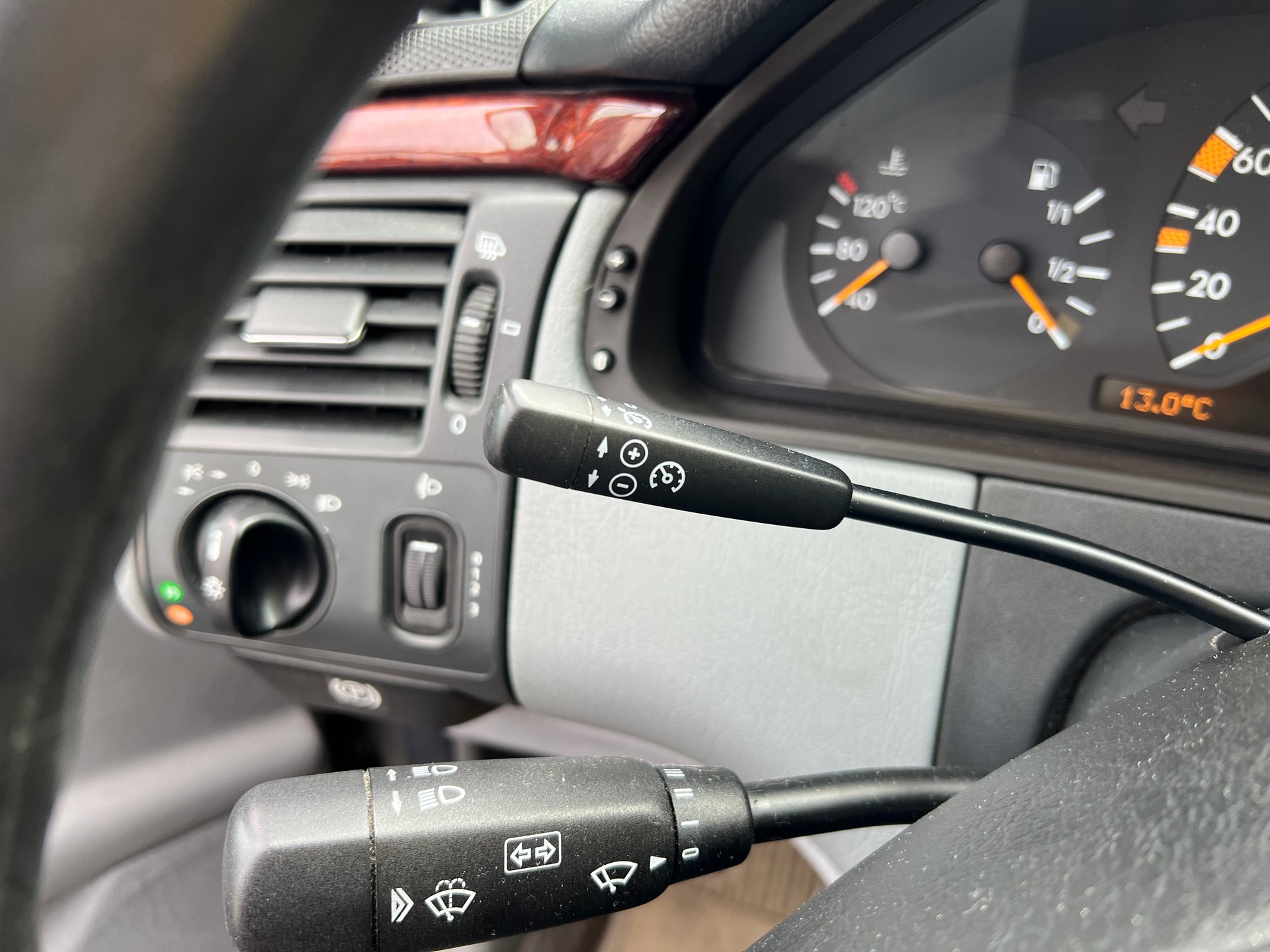 MERCEDES-BENZ E 290 TD Classic-image-14