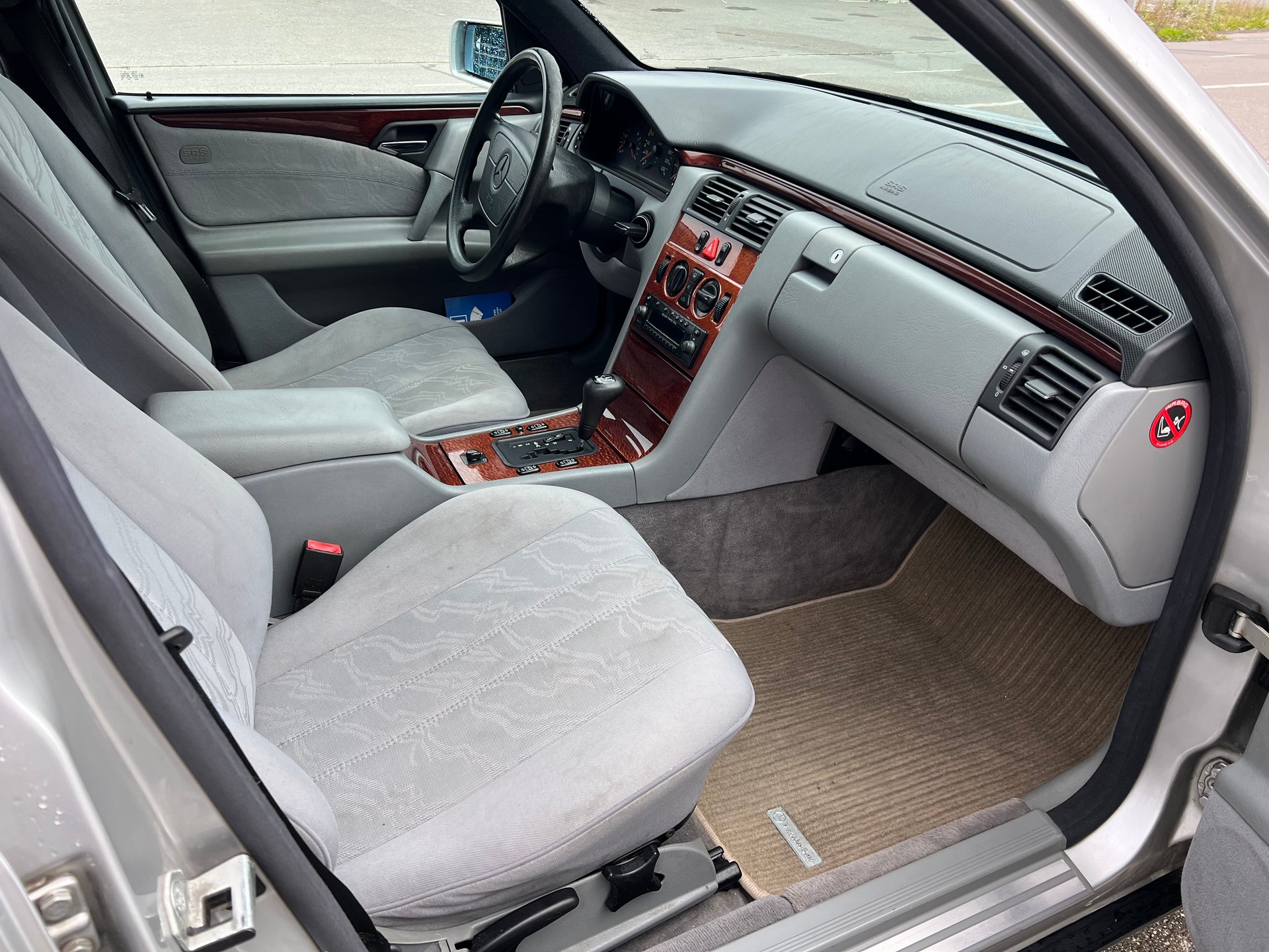 MERCEDES-BENZ E 290 TD Classic-image-8