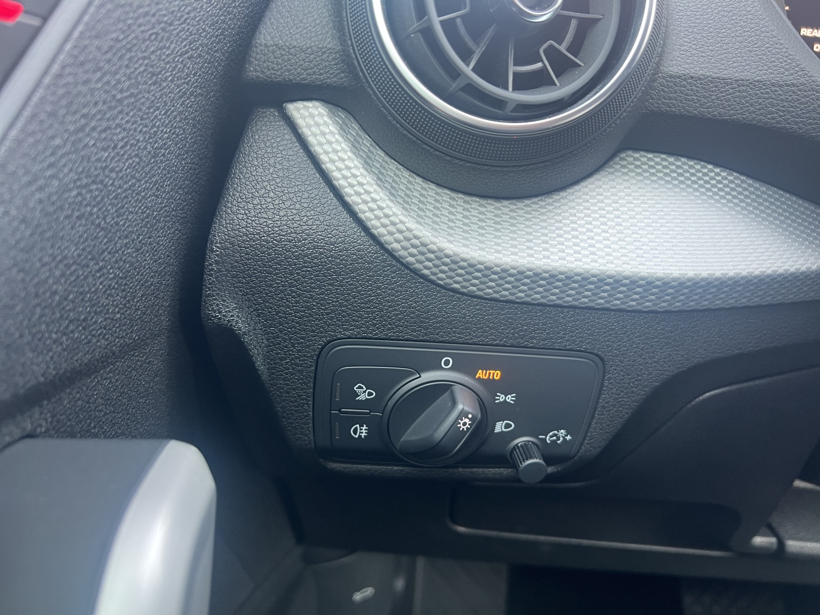 AUDI Q2 35 TFSI S line S-tronic-image-15