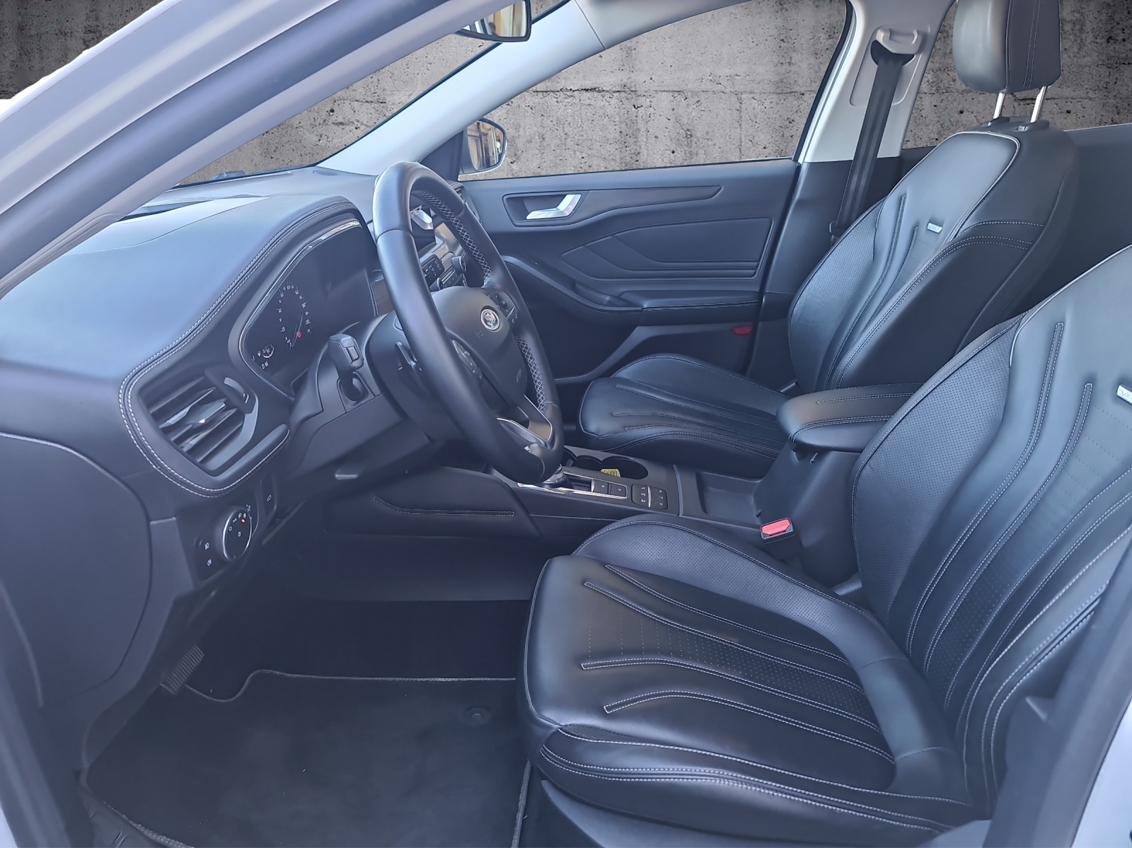 FORD Focus 1.0 SCTi Vignale Automatic-image-3