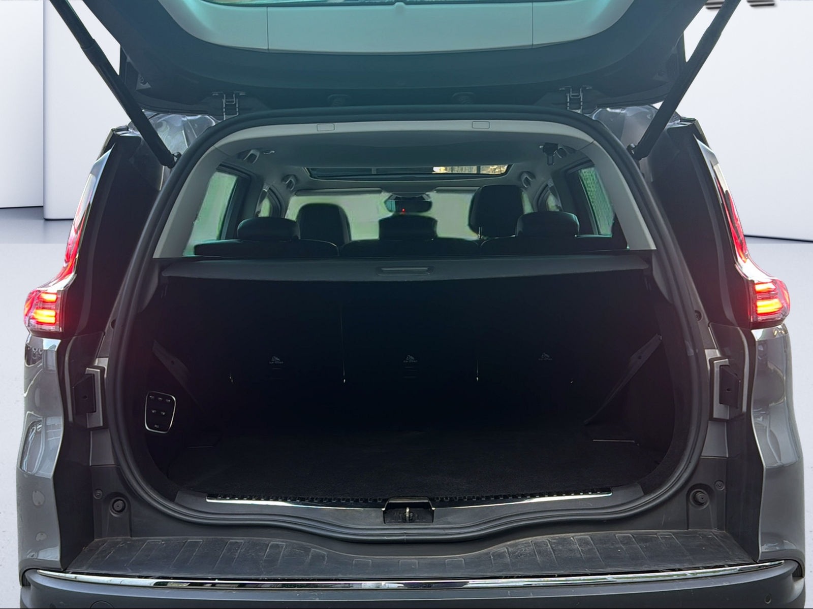 RENAULT Espace 2.0 dCi Techno EDC 6-image-9