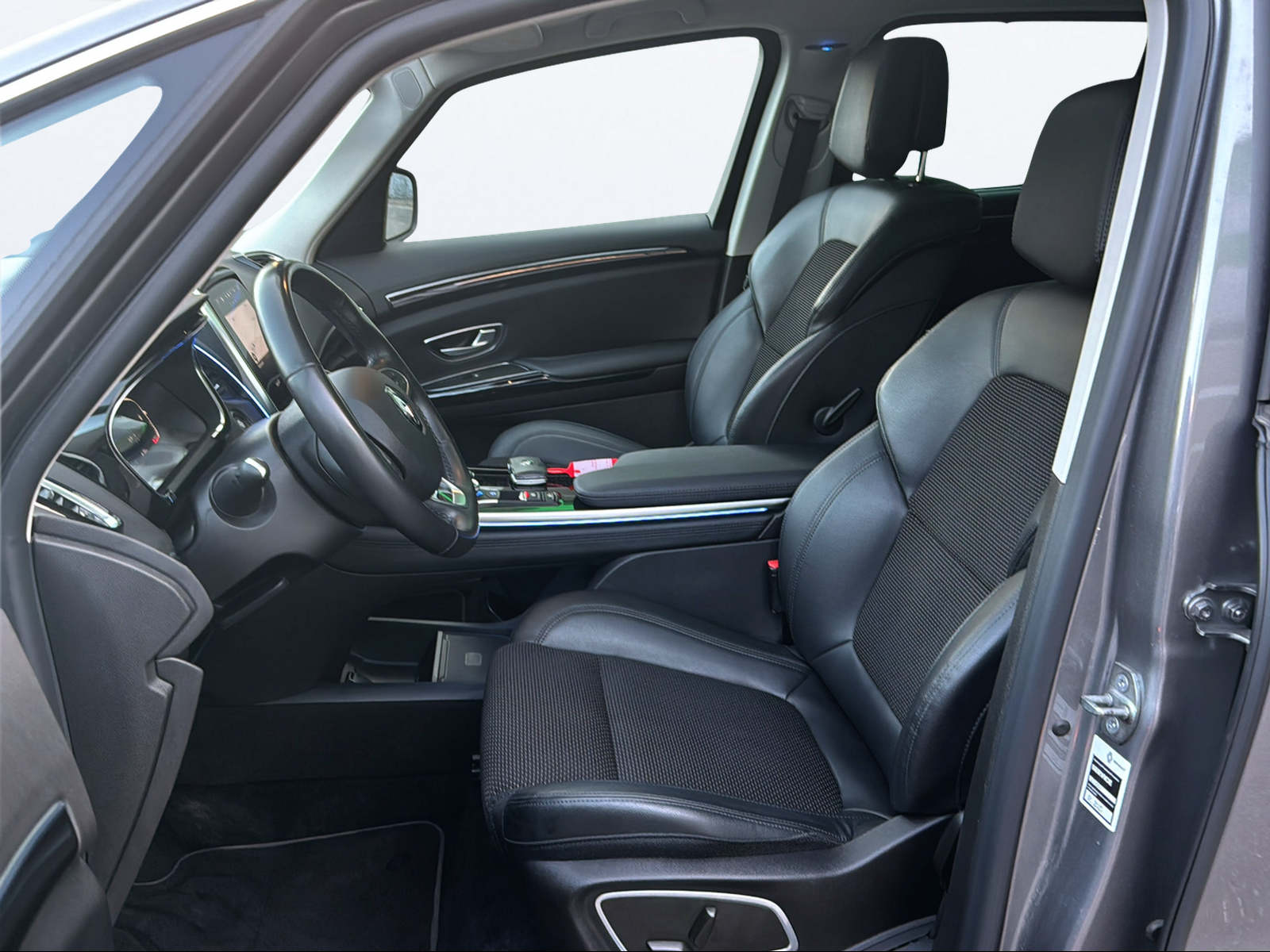 RENAULT Espace 2.0 dCi Techno EDC 6-image-10