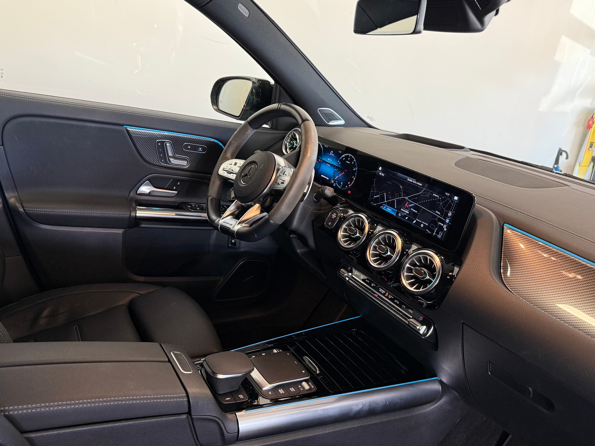 MERCEDES-BENZ GLA 45 S AMG 4Matic+ 8G-Speedshift DCT-image-9