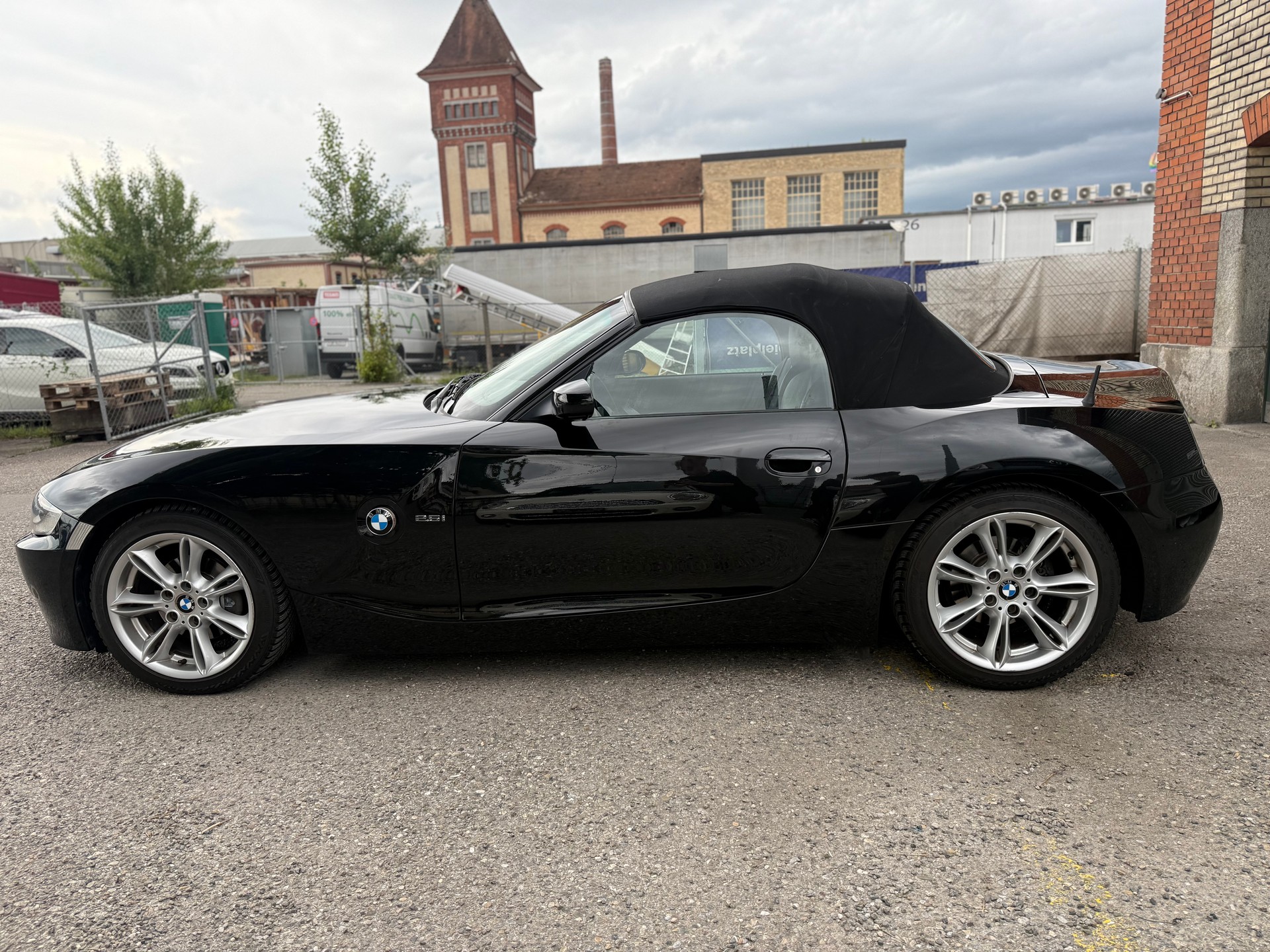 BMW Z4 2.5i Roadster-image-4