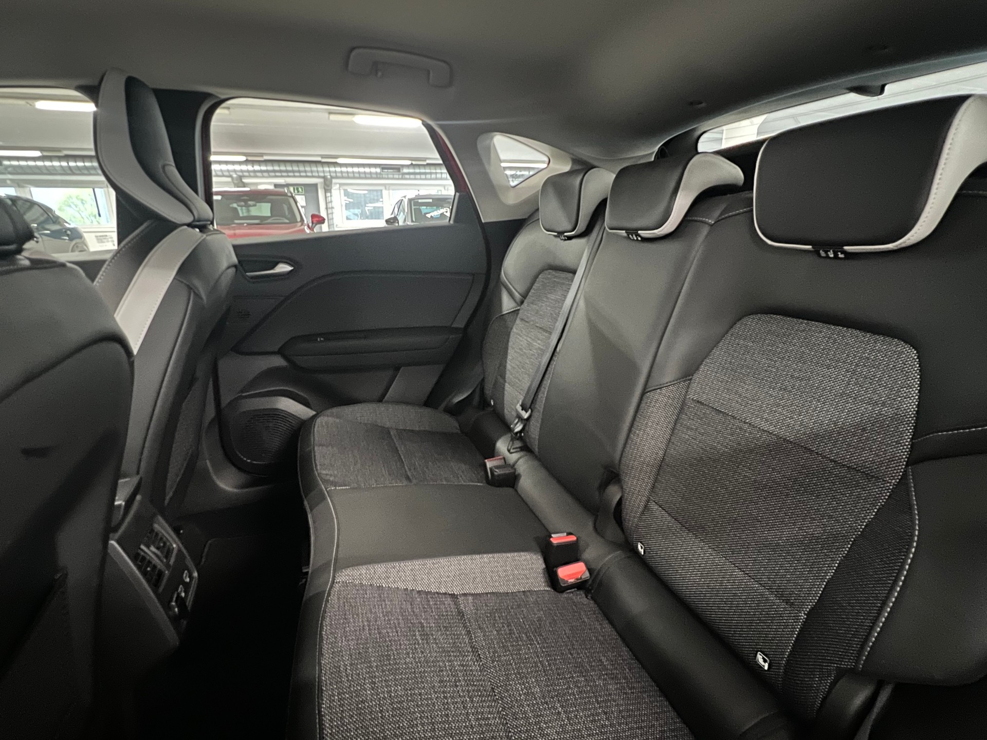RENAULT CAPTUR 1.6 E-TECH Plug-in-image-8