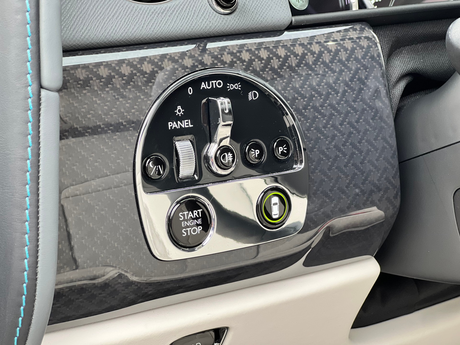 ROLLS-ROYCE Cullinan 6.7 V12 Black Badge-image-9