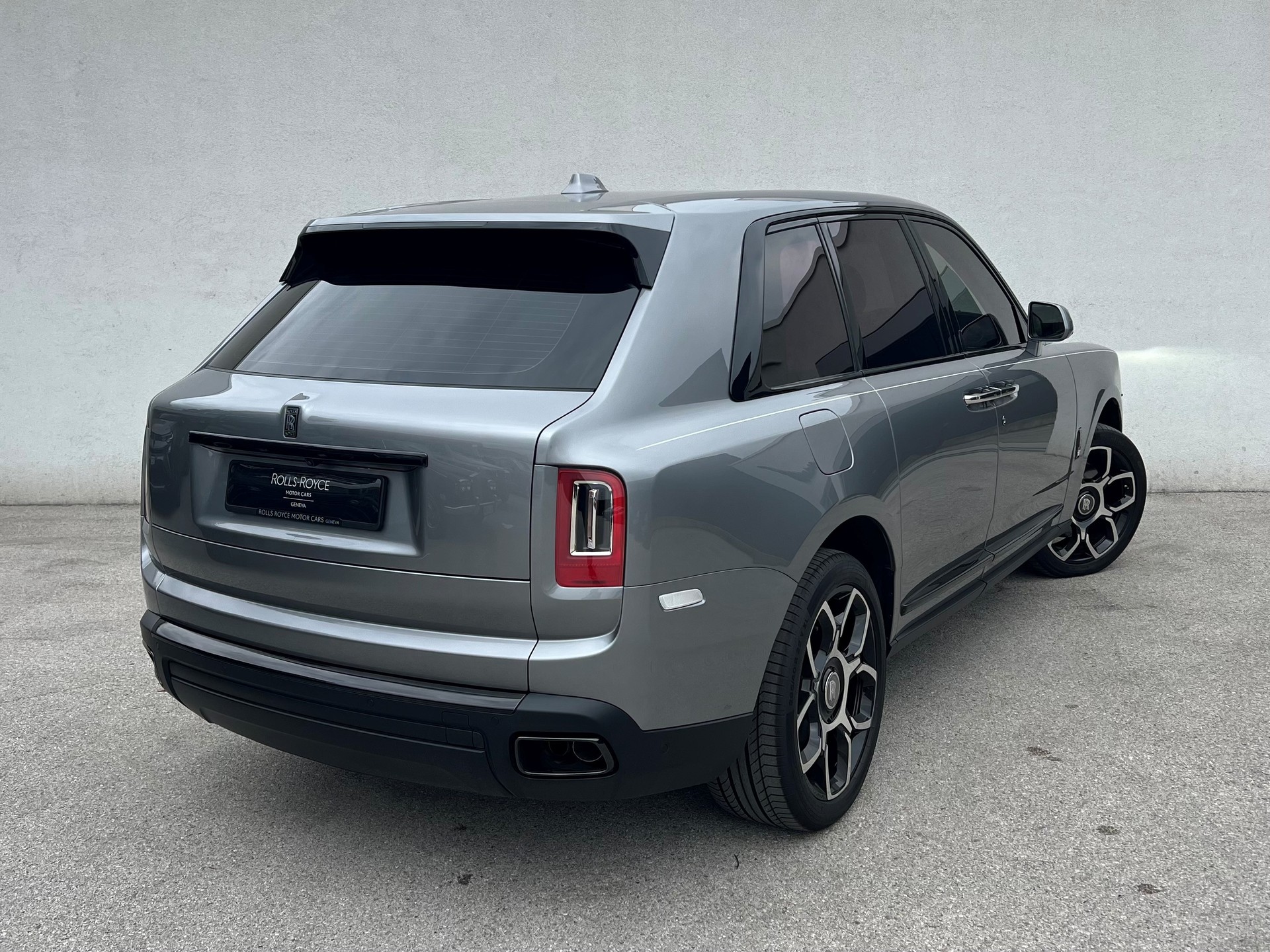 ROLLS-ROYCE Cullinan 6.7 V12 Black Badge-image-1