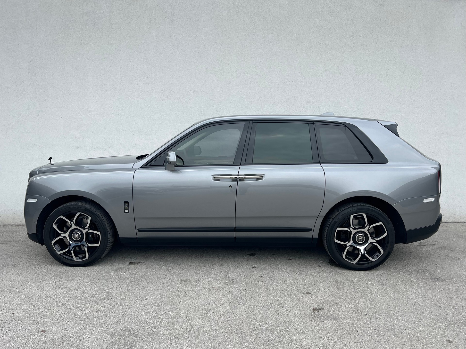 ROLLS-ROYCE Cullinan 6.7 V12 Black Badge-image-2
