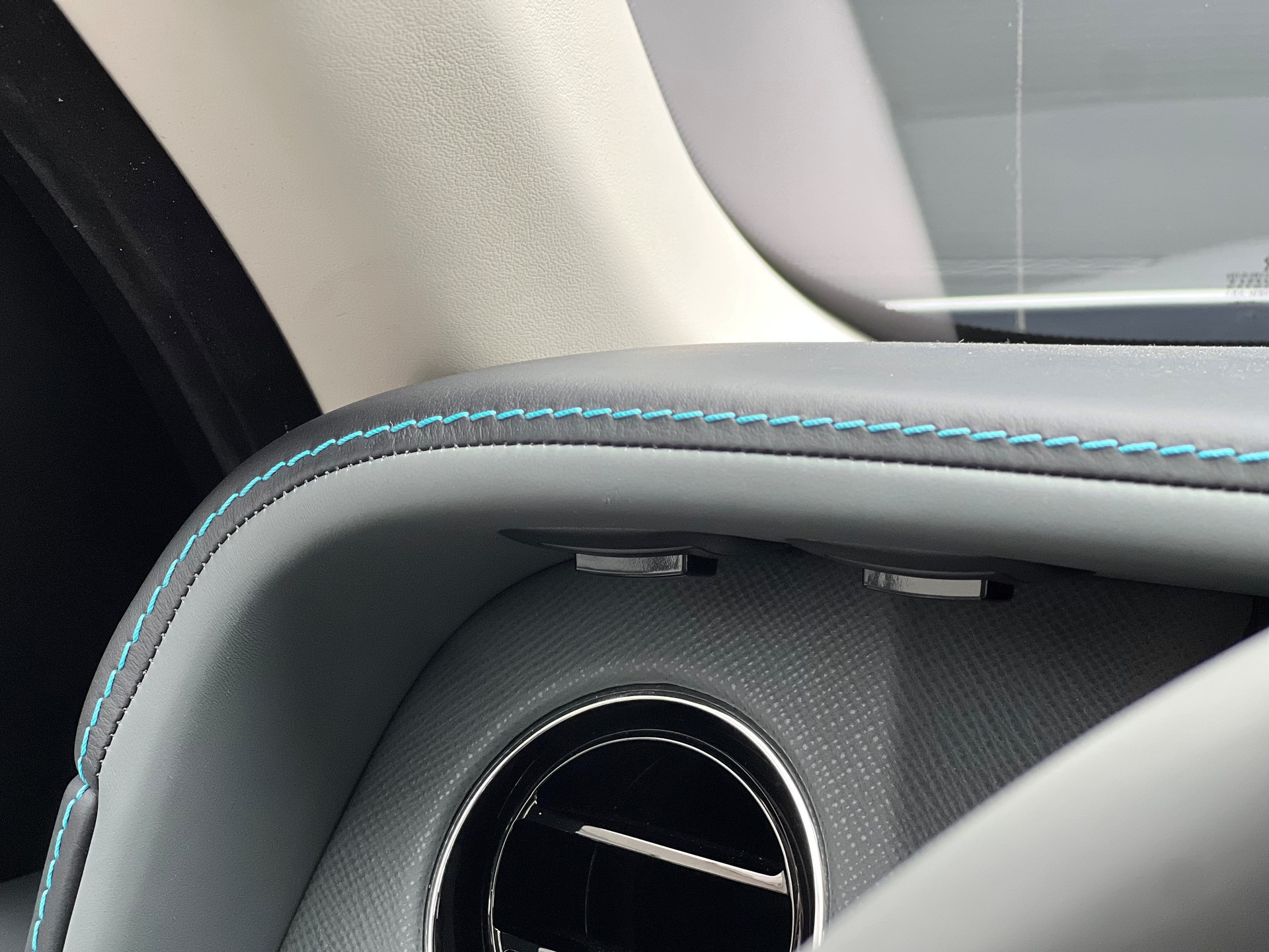 ROLLS-ROYCE Cullinan 6.7 V12 Black Badge-image-14