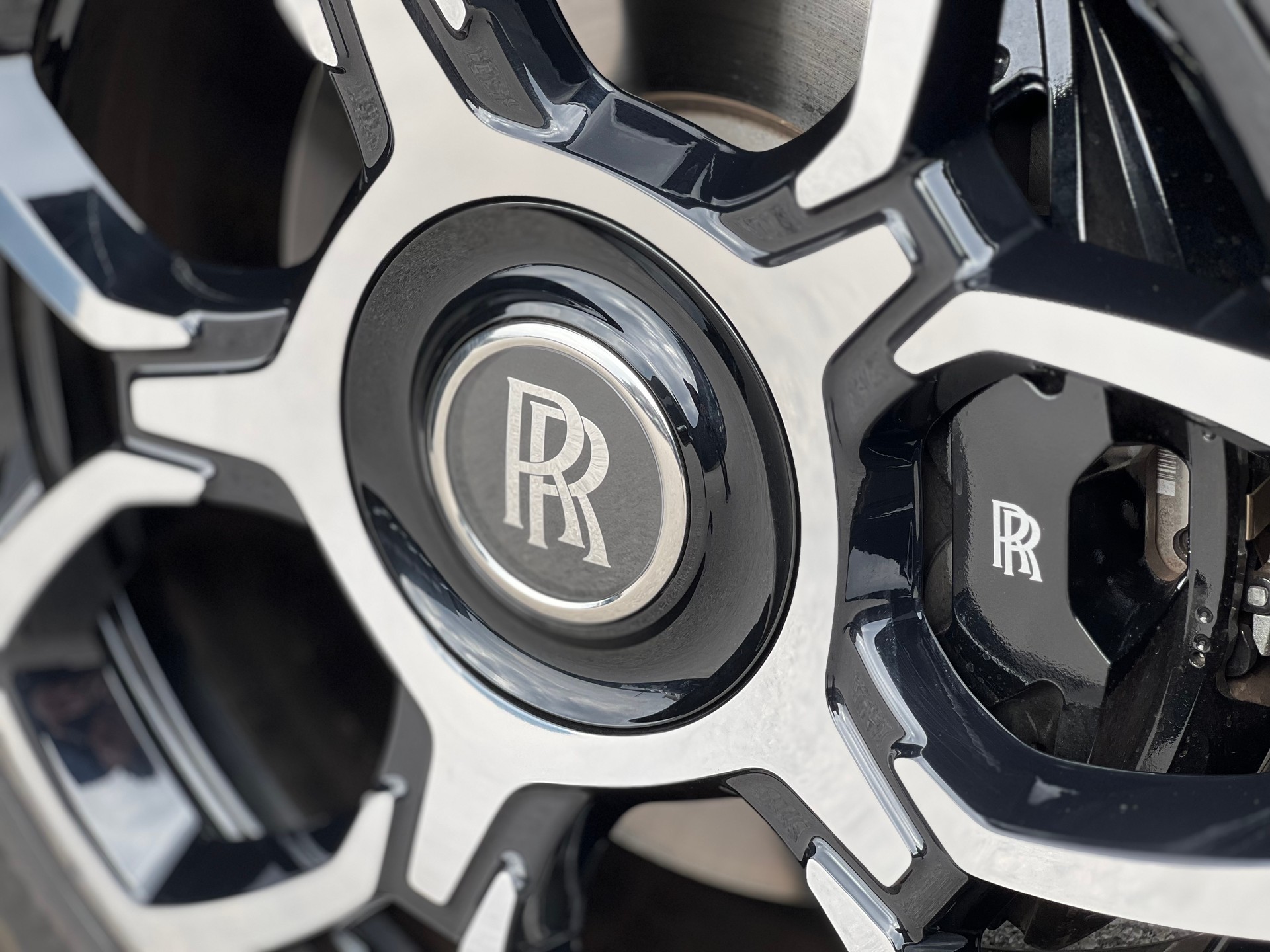 ROLLS-ROYCE Cullinan 6.7 V12 Black Badge-image-5