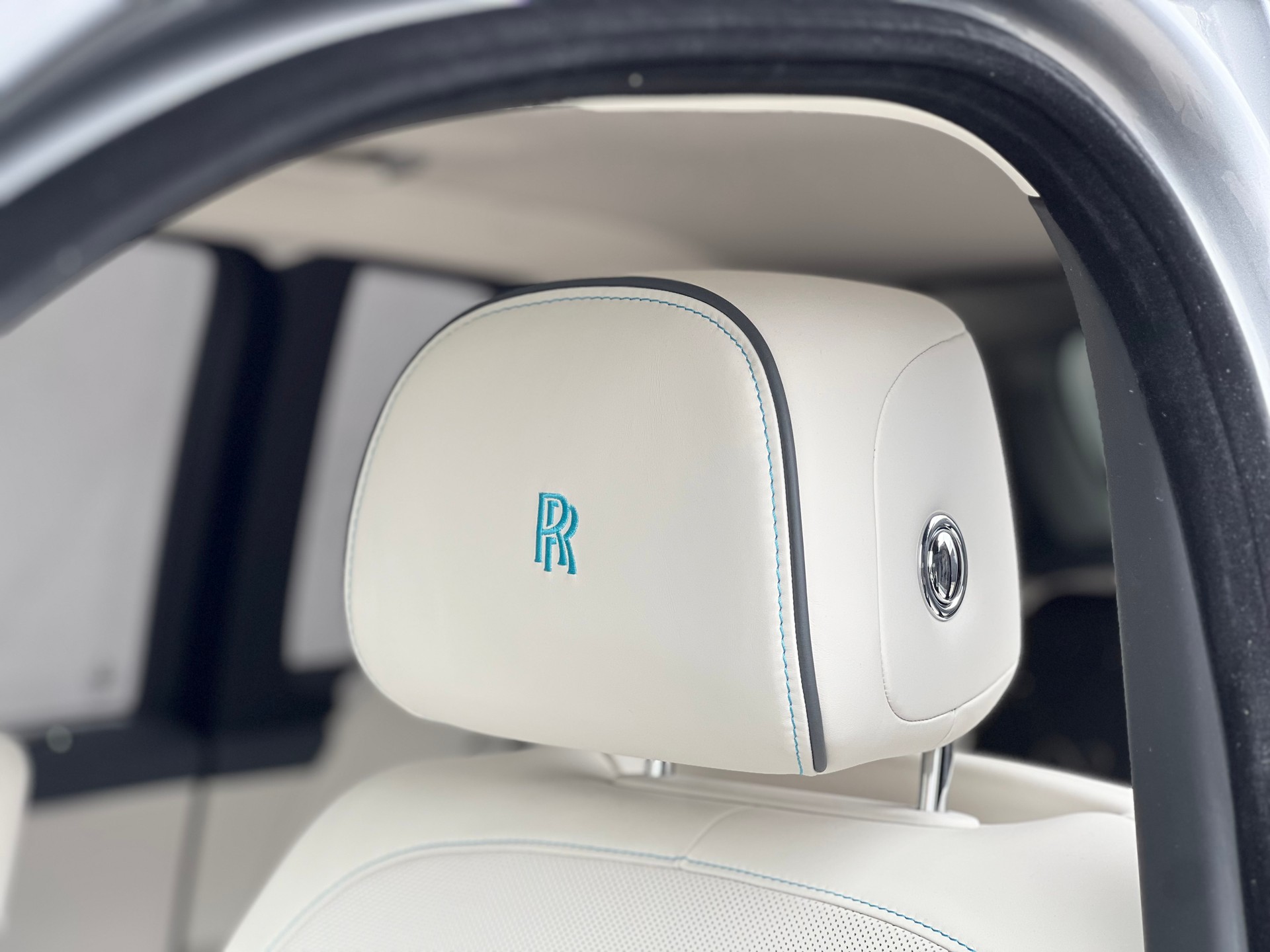 ROLLS-ROYCE Cullinan 6.7 V12 Black Badge-image-11