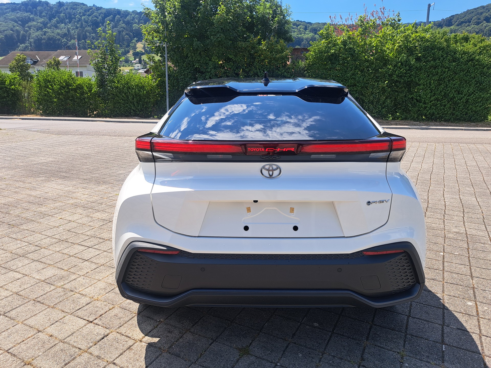 TOYOTA C-HR 2.0 PHEV CVT Swiss Edition-image-8