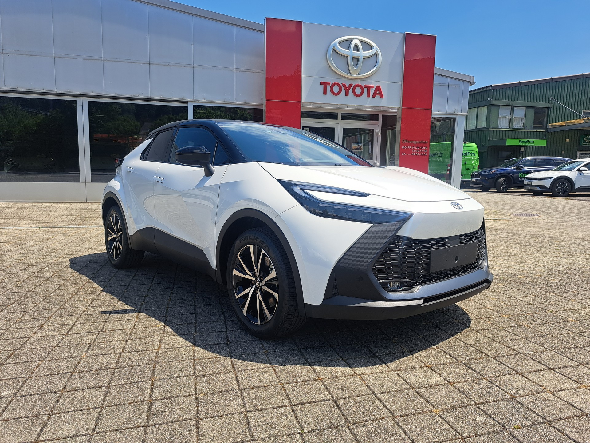 TOYOTA C-HR 2.0 PHEV CVT Swiss Edition-image-2