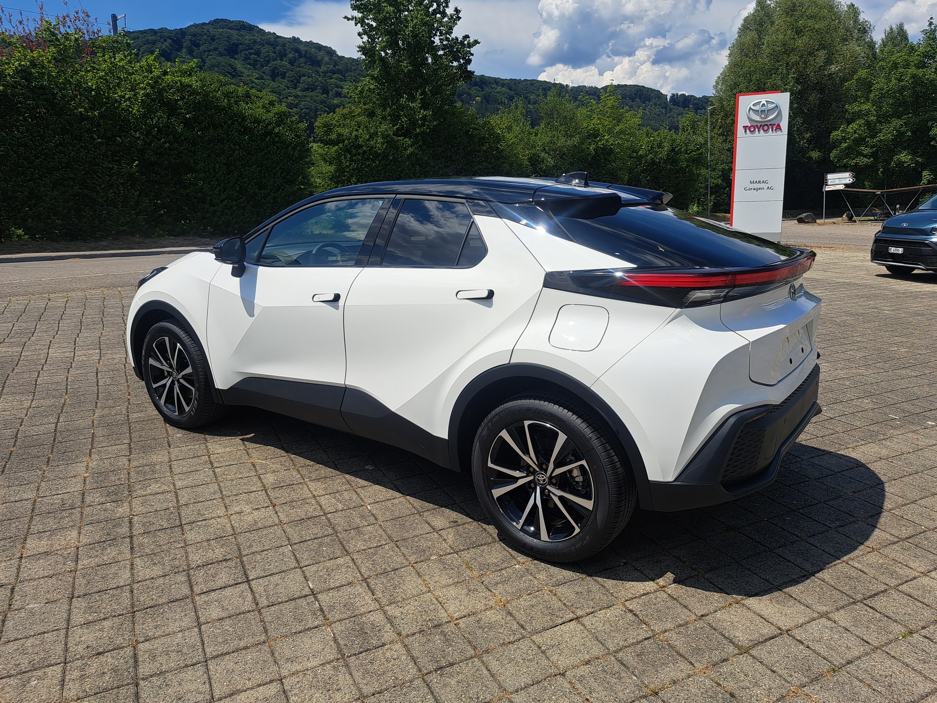 TOYOTA C-HR 2.0 PHEV CVT Swiss Edition-image-10