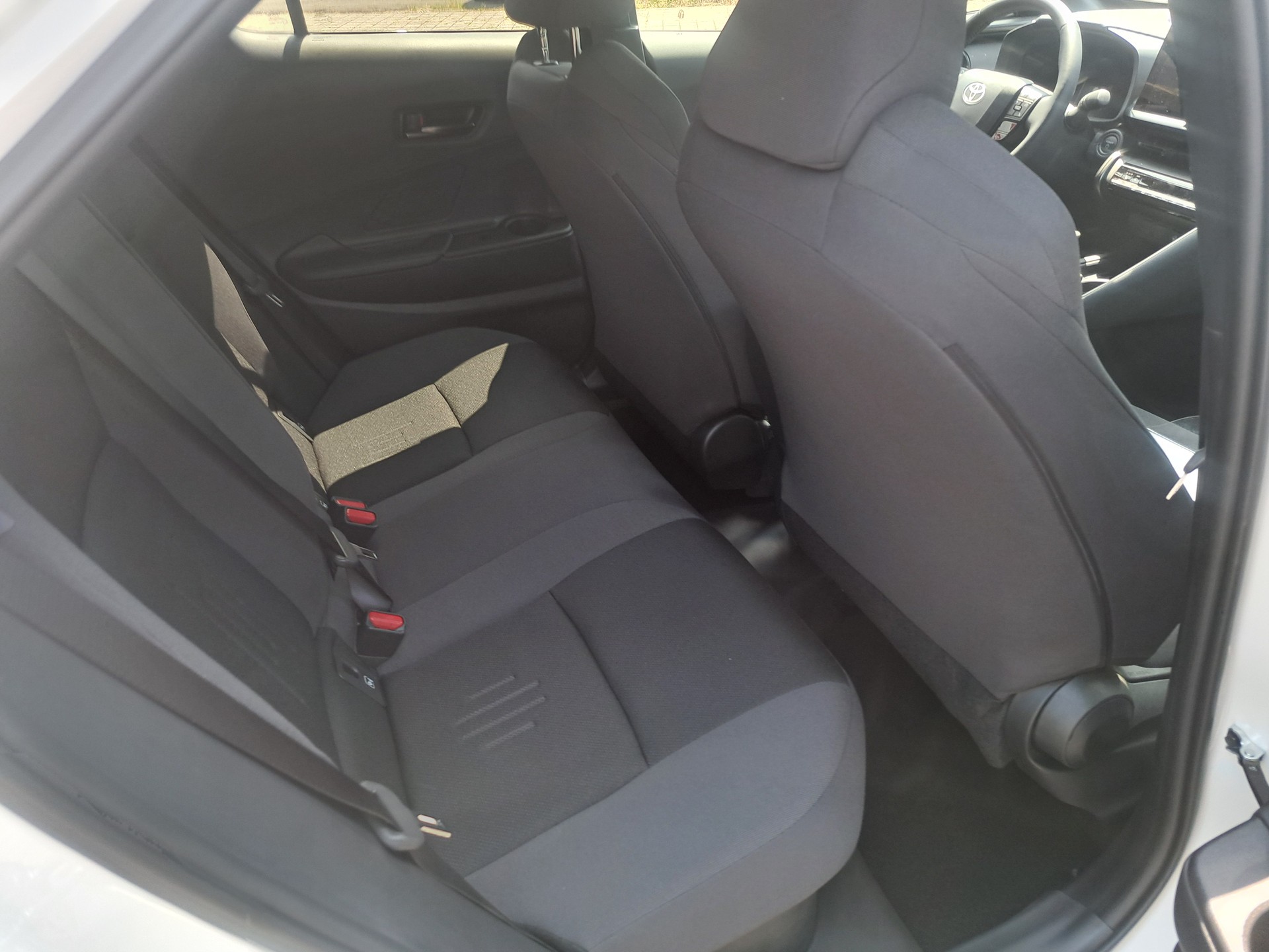 TOYOTA C-HR 2.0 PHEV CVT Swiss Edition-image-6