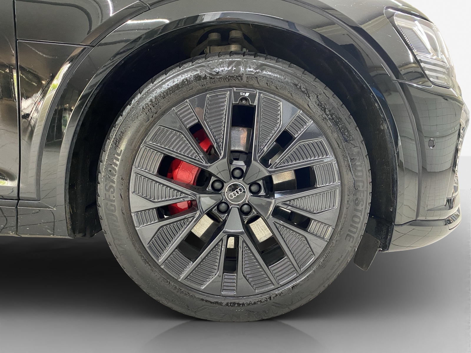 AUDI Q8 55 e-tron Black Edition quattro-image-16