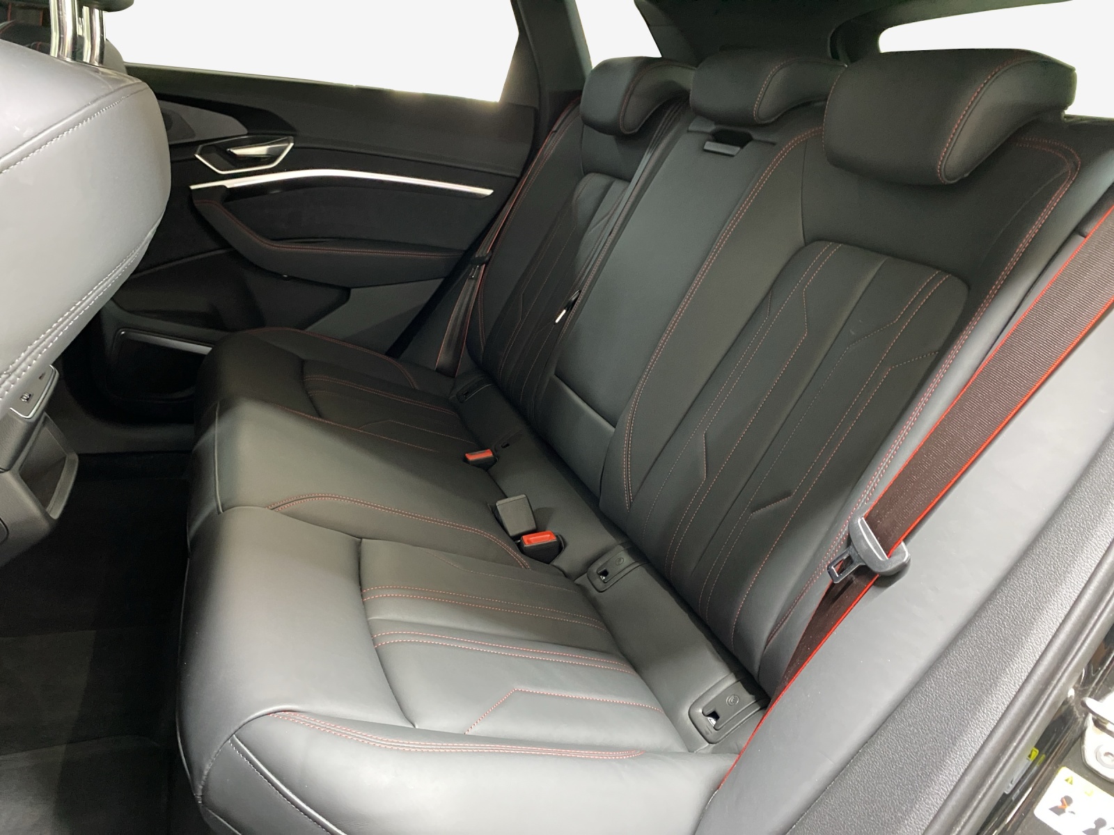 AUDI Q8 55 e-tron Black Edition quattro-image-12