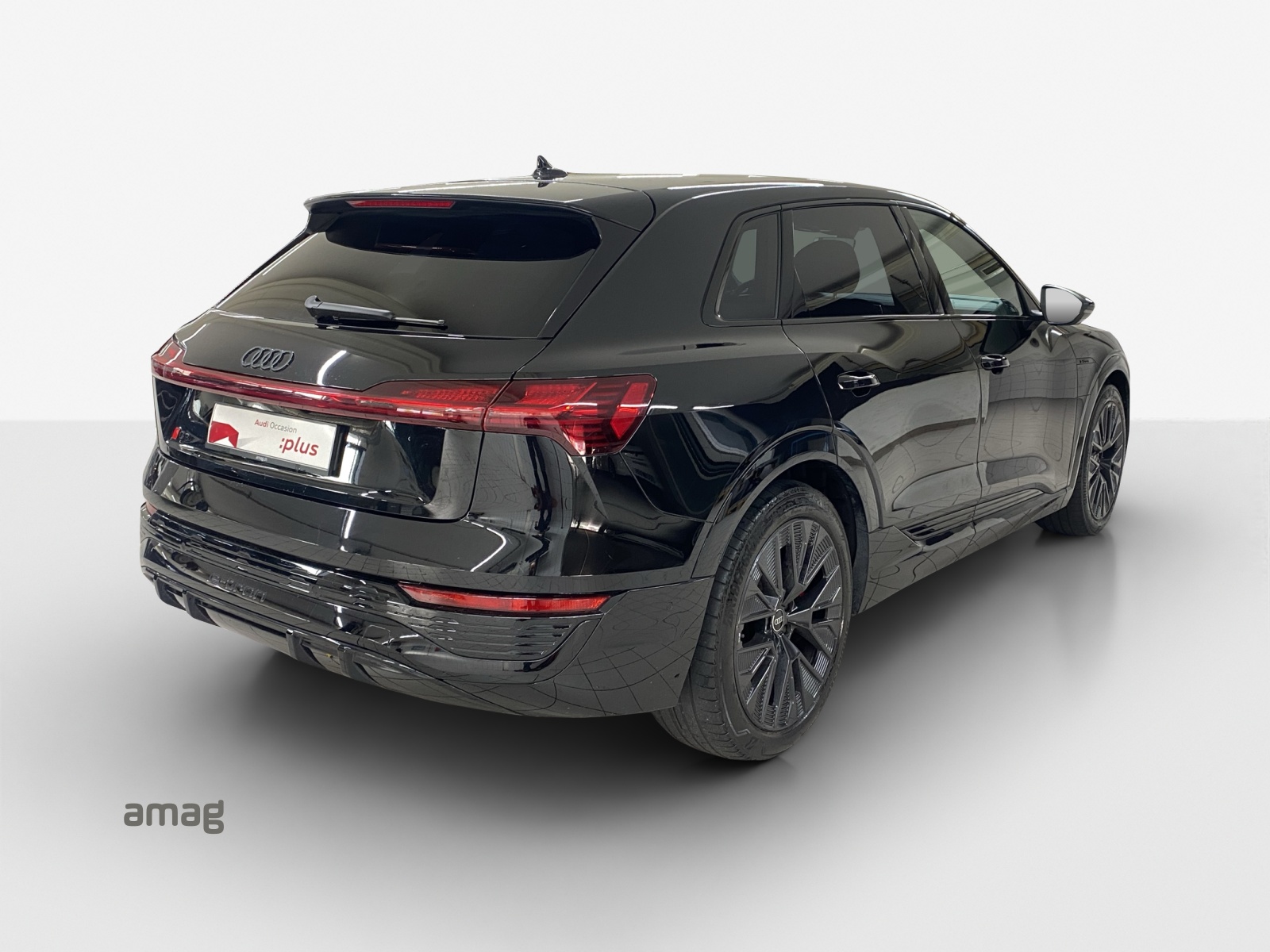 AUDI Q8 55 e-tron Black Edition quattro-image-5