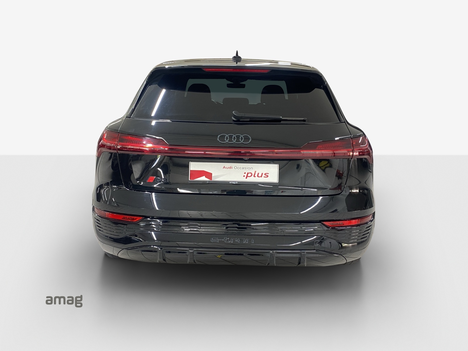 AUDI Q8 55 e-tron Black Edition quattro-image-4