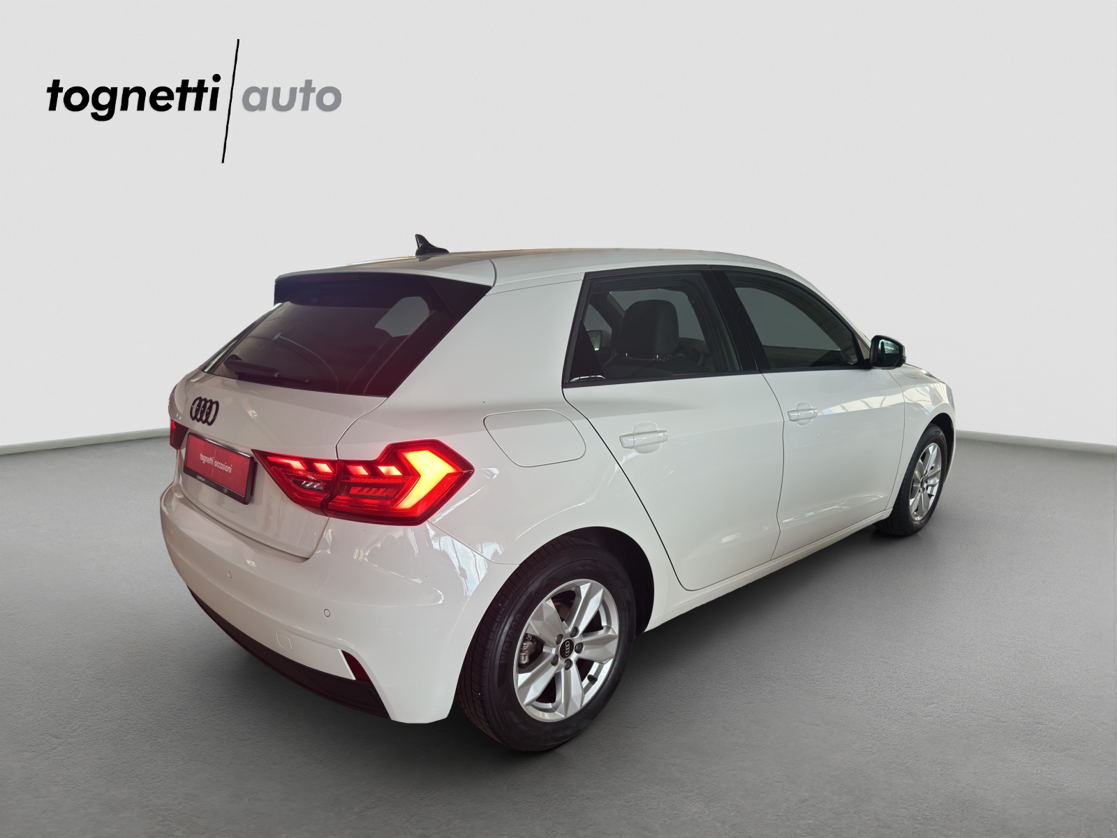 AUDI A1 Sportback 30 TFSI Attraction S-tronic-image-3