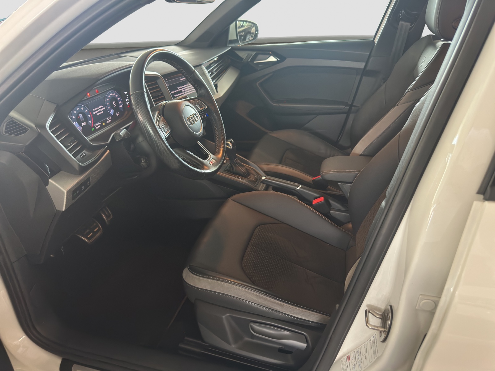 AUDI A1 Sportback 30 TFSI Attraction S-tronic-image-7