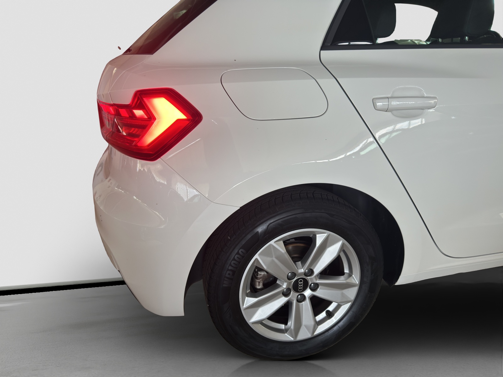 AUDI A1 Sportback 30 TFSI Attraction S-tronic-image-4