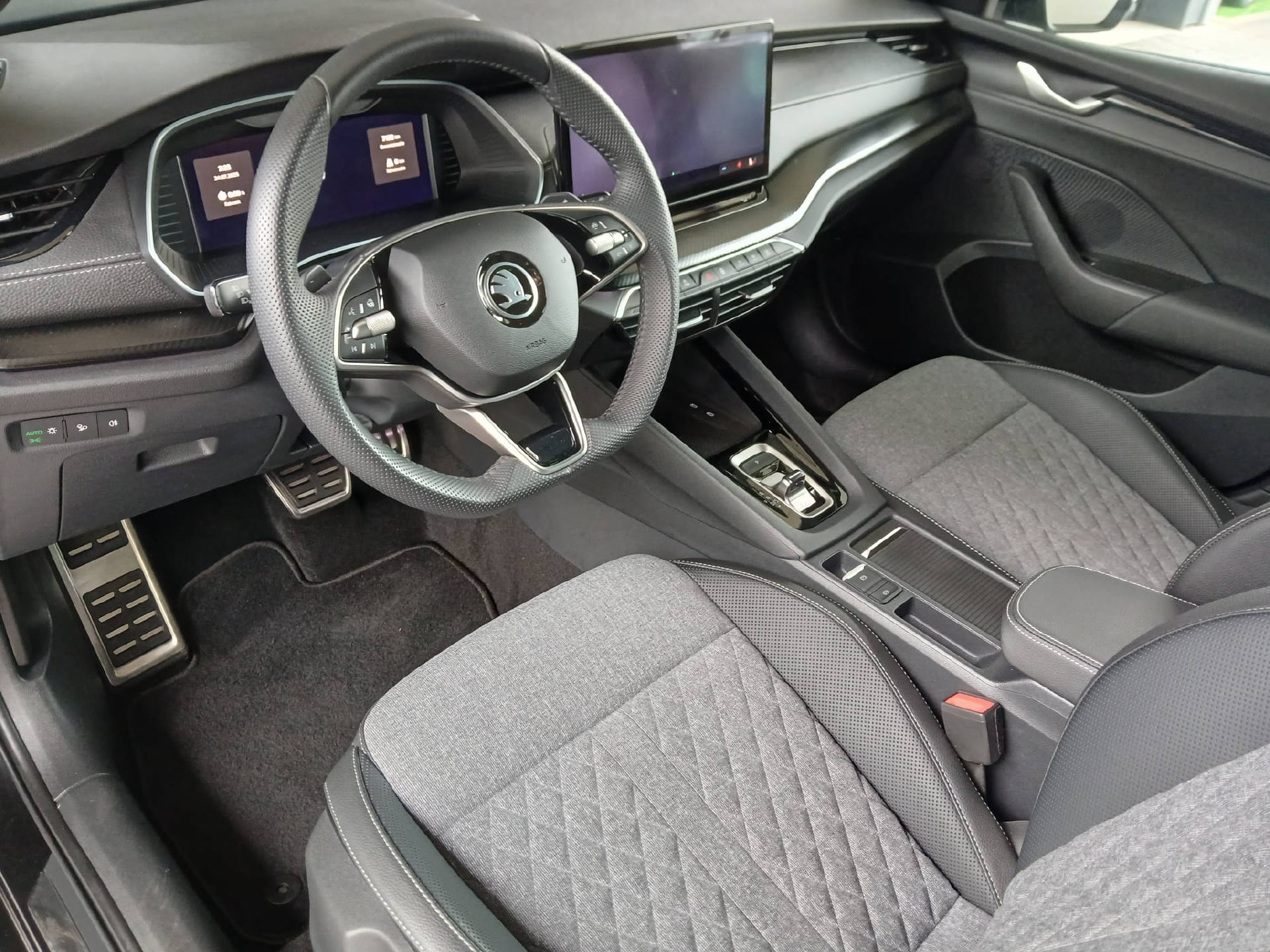 SKODA Octavia Combi 2.0 TDI 150 SportLine DSG-image-6