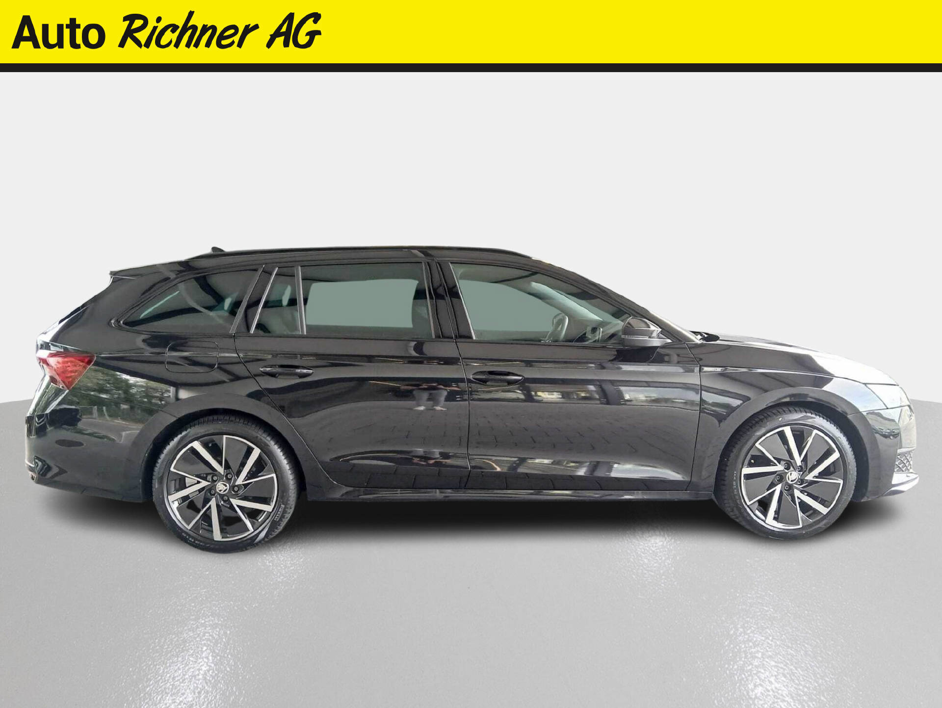 SKODA Octavia Combi 2.0 TDI 150 SportLine DSG-image-2