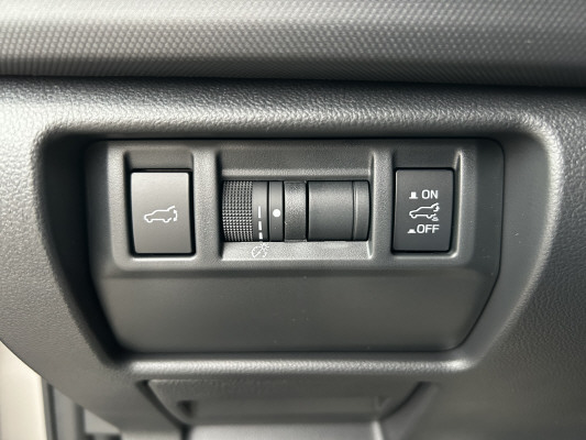 SUBARU Forester 2.0i e-Boxer Swiss Plus Lineartronic-image-14