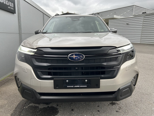 SUBARU Forester 2.0i e-Boxer Swiss Plus Lineartronic-image-1