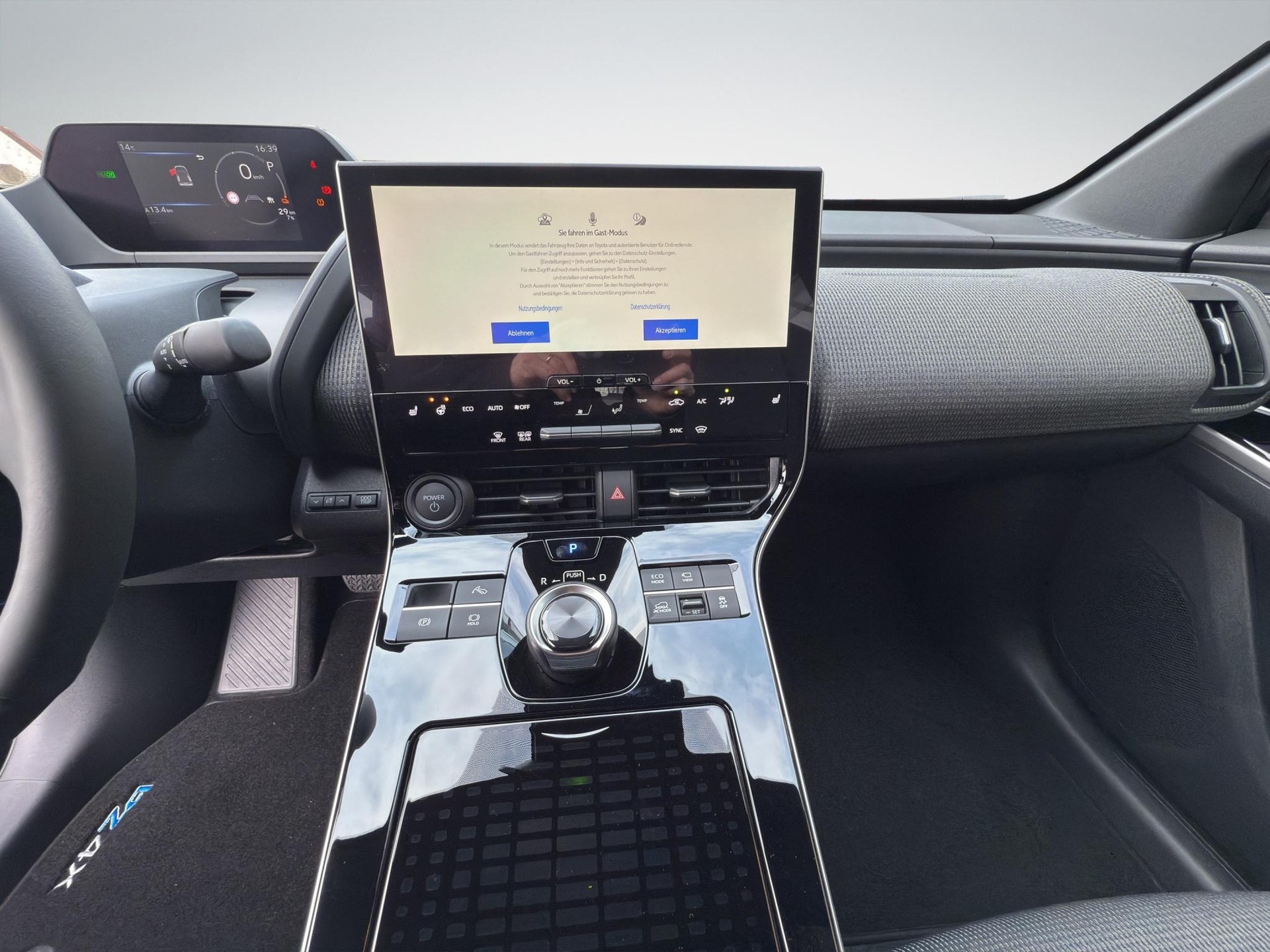 TOYOTA bZ4X Style AWD-image-12