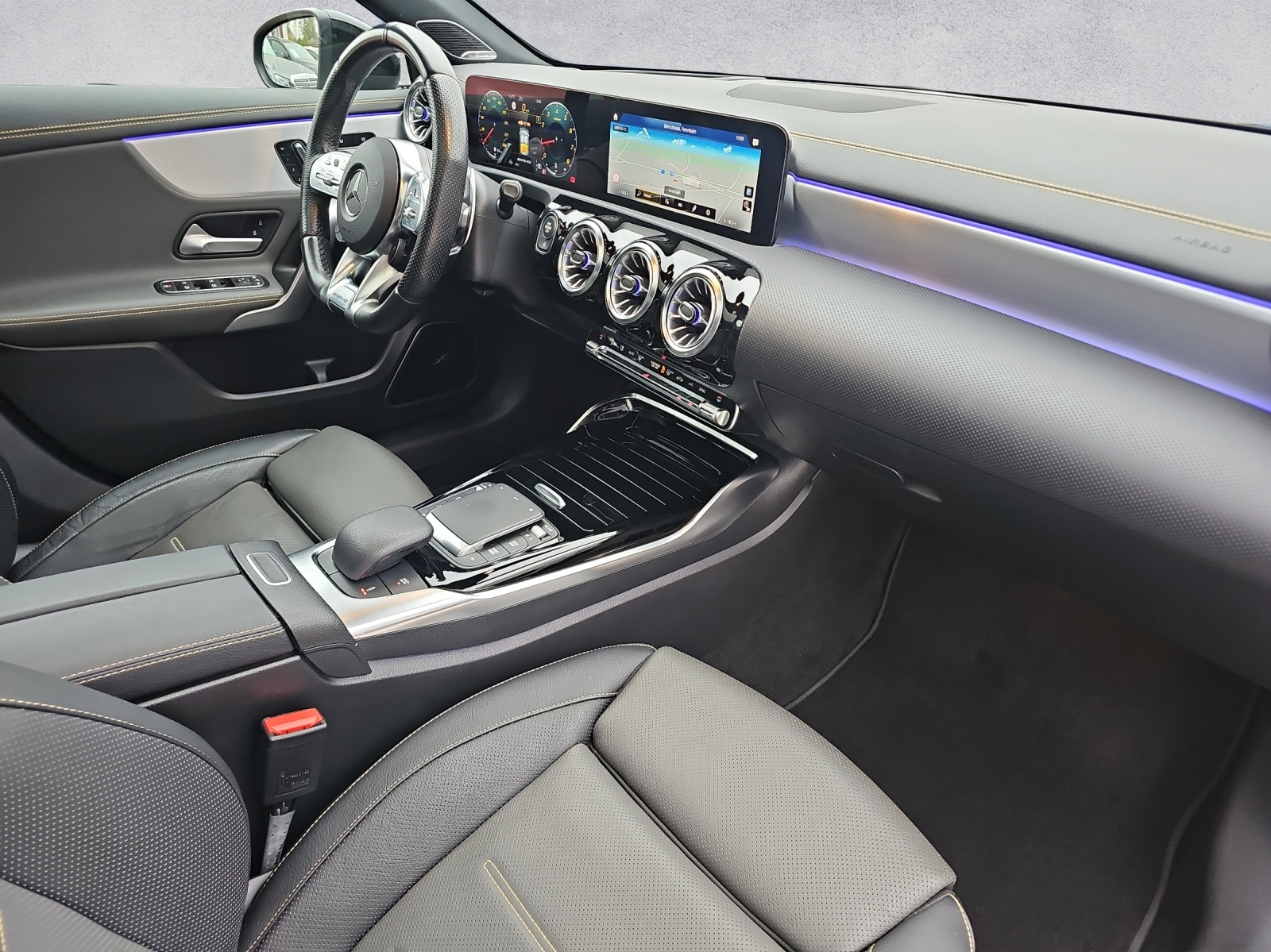 MERCEDES-BENZ A 45 S AMG 4Matic+ Speedshift-image-10