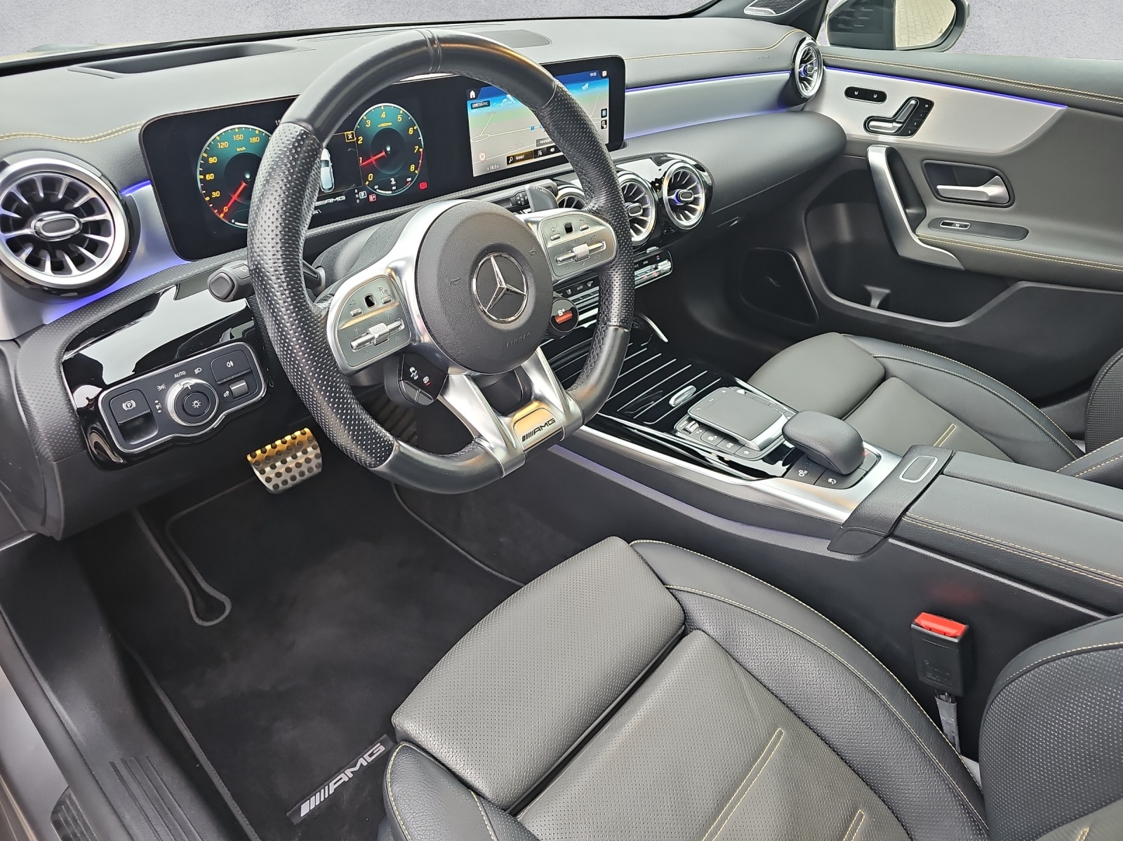 MERCEDES-BENZ A 45 S AMG 4Matic+ Speedshift-image-9