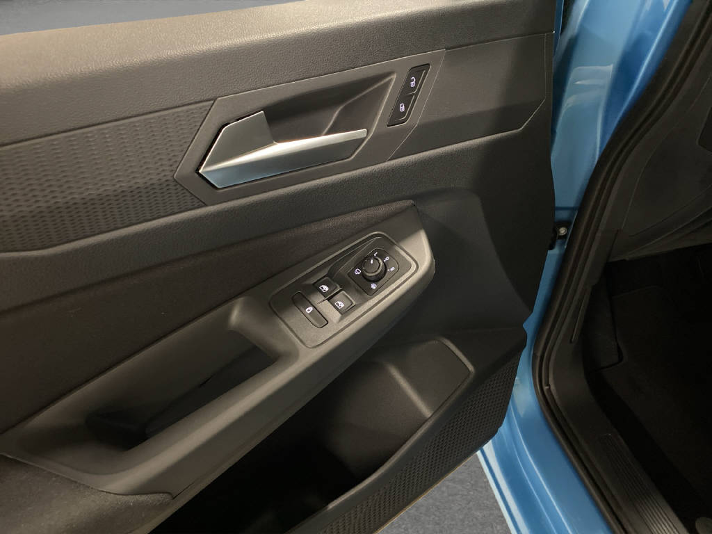FORD TOURNEO Connect 2.0 EcoBlue 122 PS Titanium-image-11