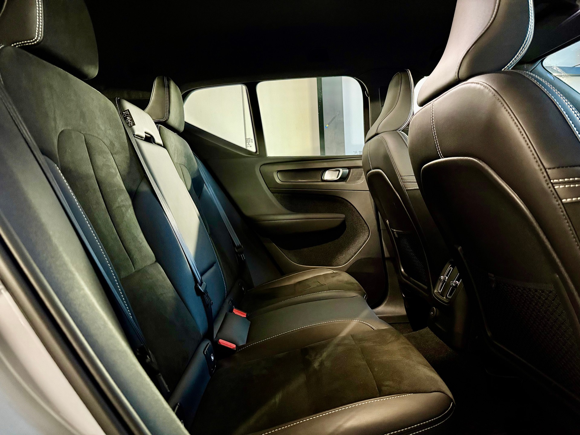 VOLVO XC40 T4 TwE R-Design Sport DCT-image-10
