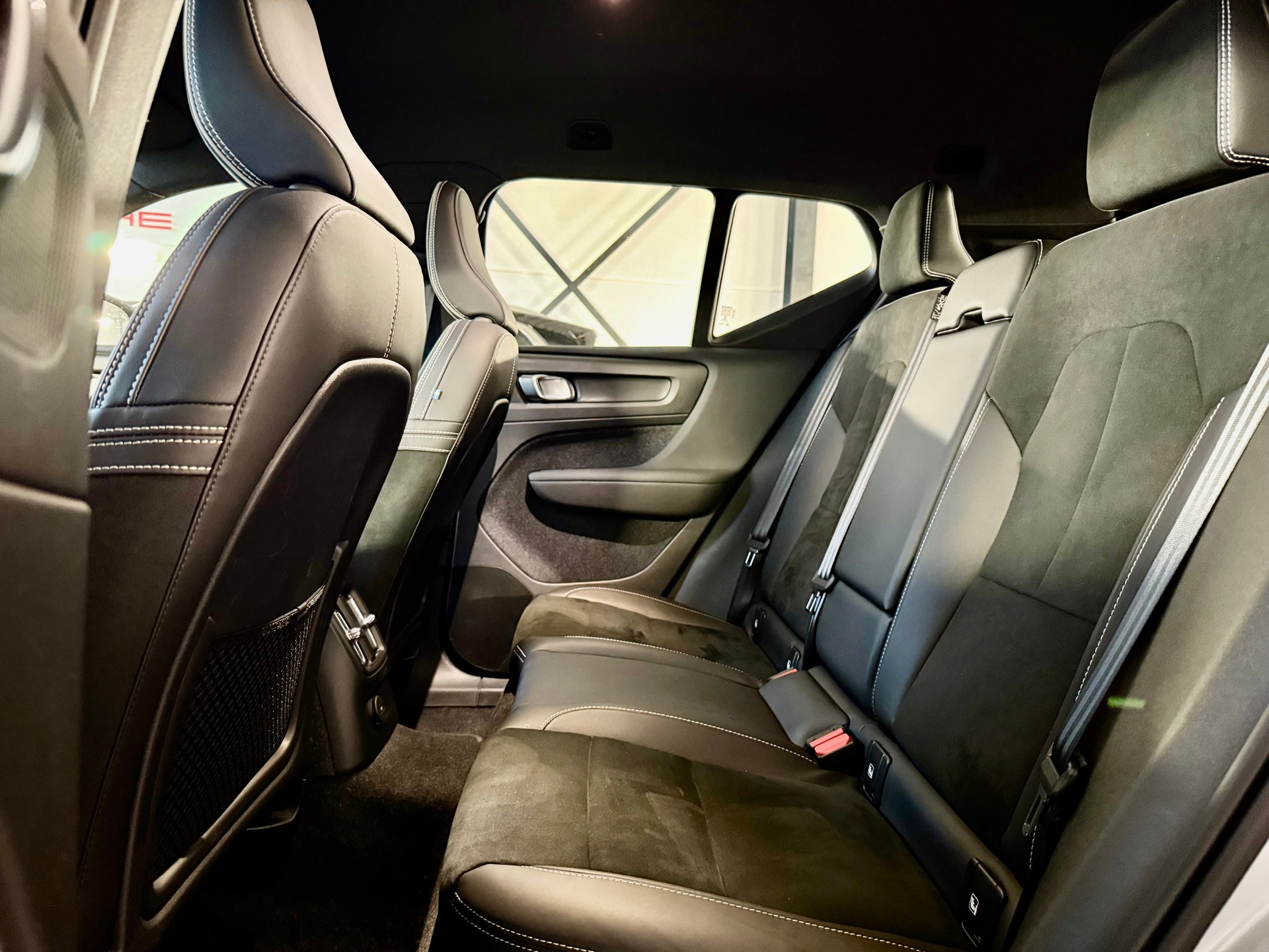 VOLVO XC40 T4 TwE R-Design Sport DCT-image-11